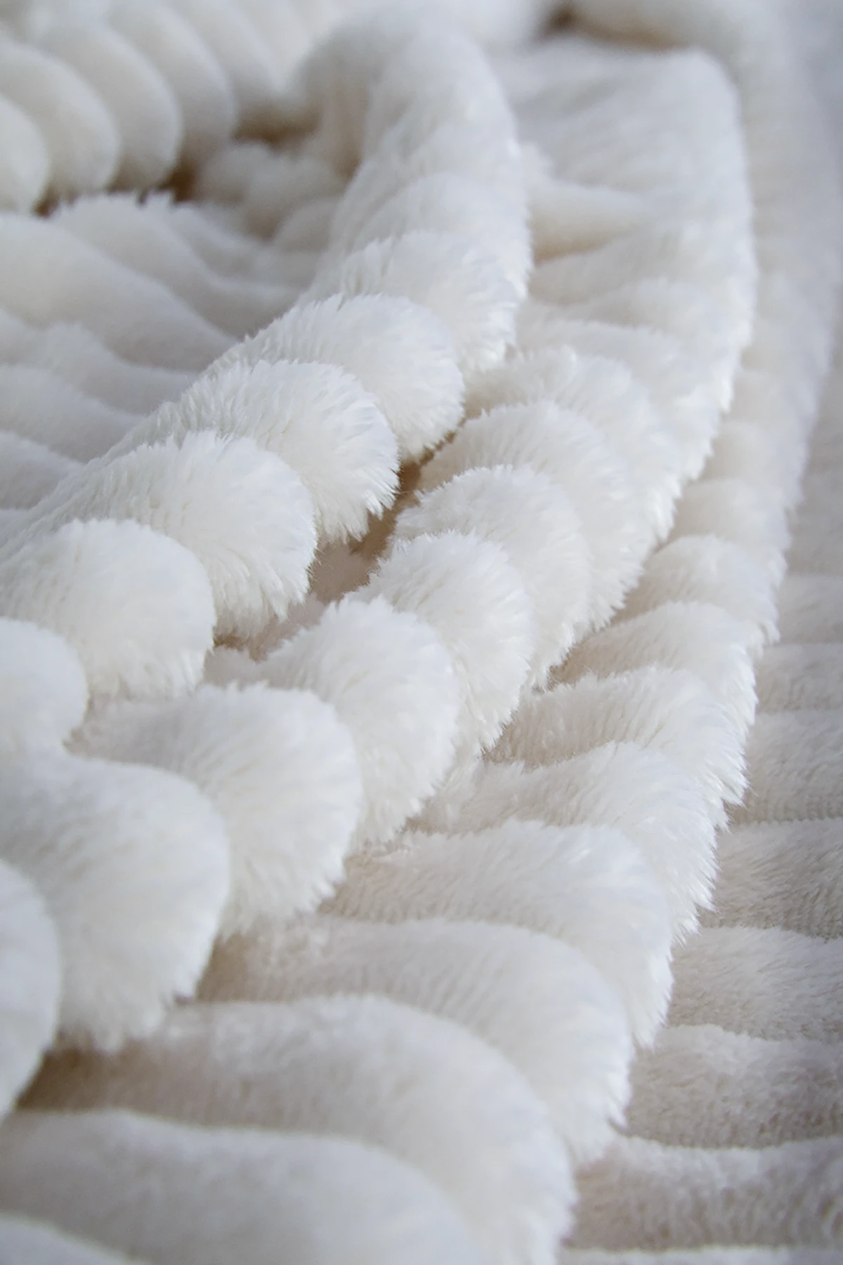 Linda 2 Parça Tek Kişilik Battaniye Seti - Ekru Linda 2 Parça Tek Kişilik Battaniye Seti - Ekru