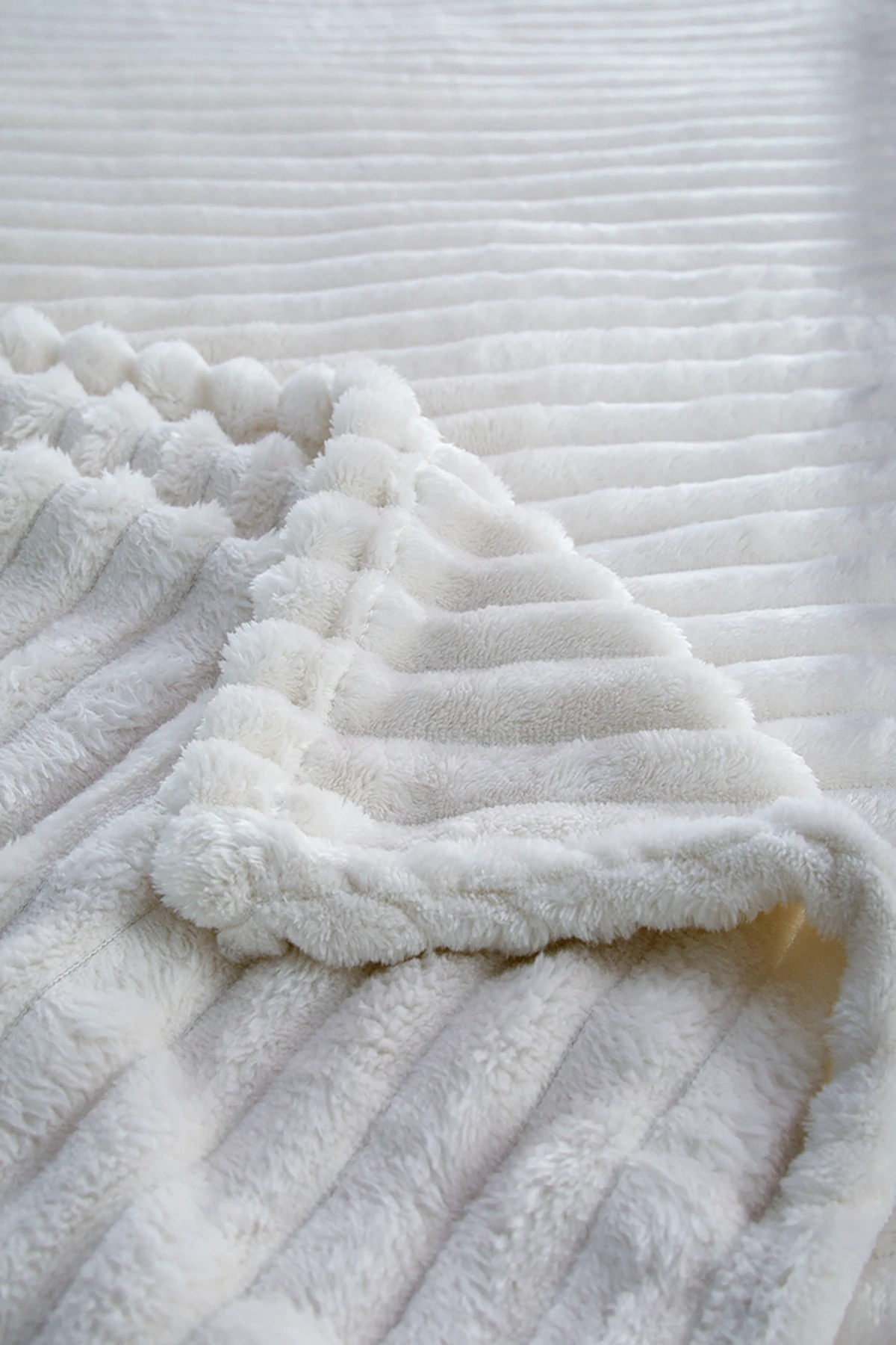 Linda 2 Parça Tek Kişilik Battaniye Seti - Ekru Linda 2 Parça Tek Kişilik Battaniye Seti - Ekru