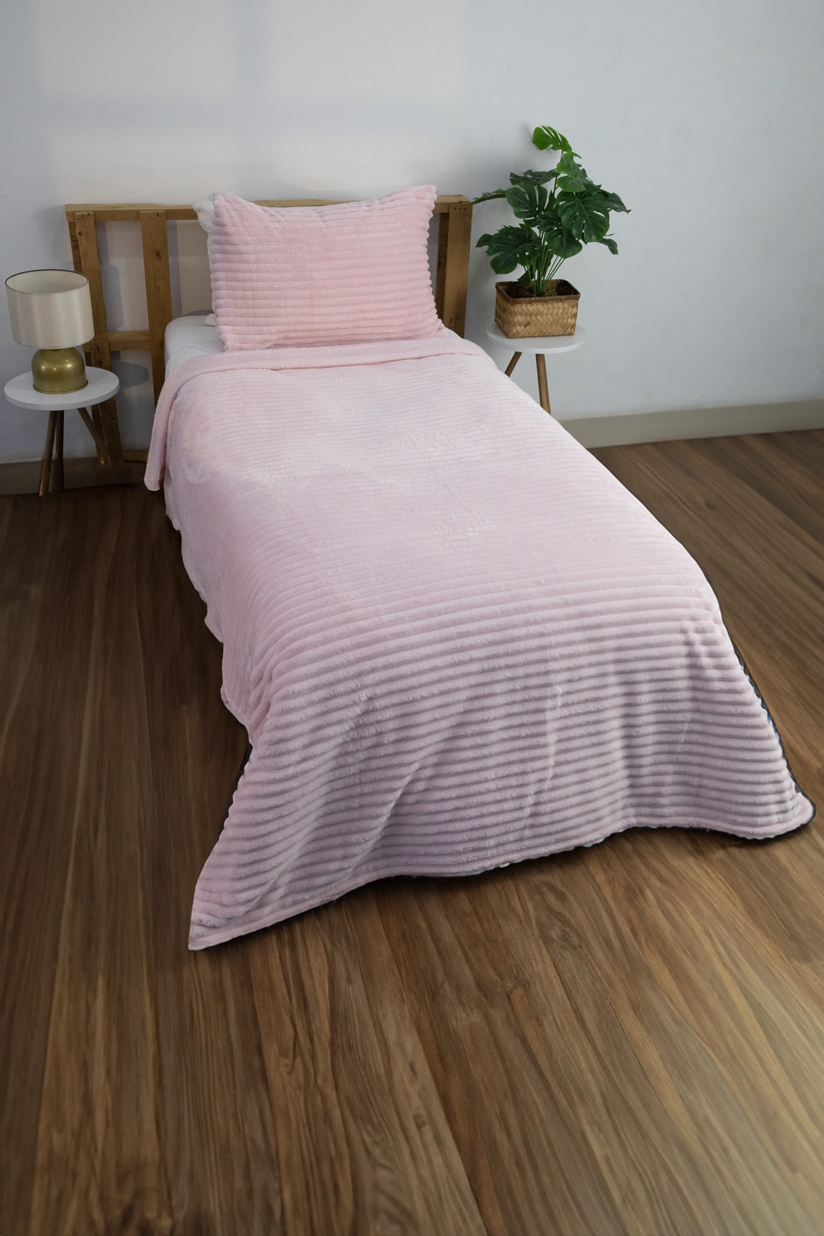 Linda 2 Parça Tek Kişilik Battaniye Seti - Pudra Linda 2 Parça Tek Kişilik Battaniye Seti - Pudra