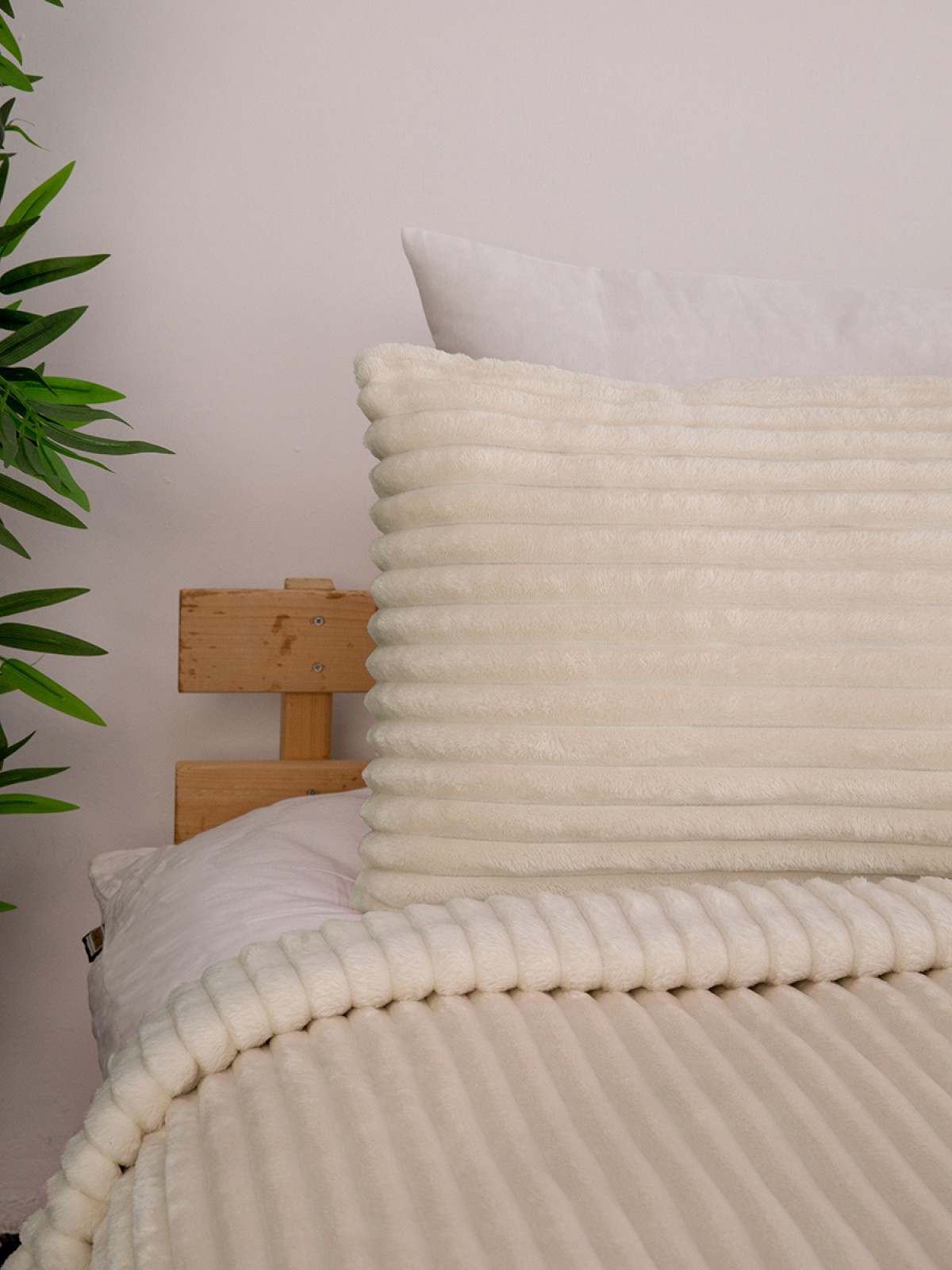 Linda 3 Parça Çift Kişilik Battaniye Seti - Ekru Linda 3 Parça Çift Kişilik Battaniye Seti - Ekru