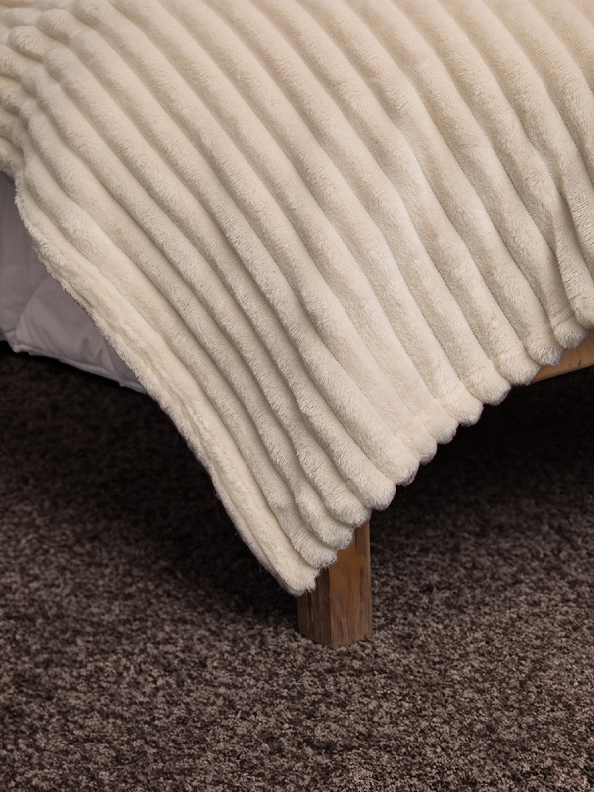 Linda 3 Parça Çift Kişilik Battaniye Seti - Ekru Linda 3 Parça Çift Kişilik Battaniye Seti - Ekru