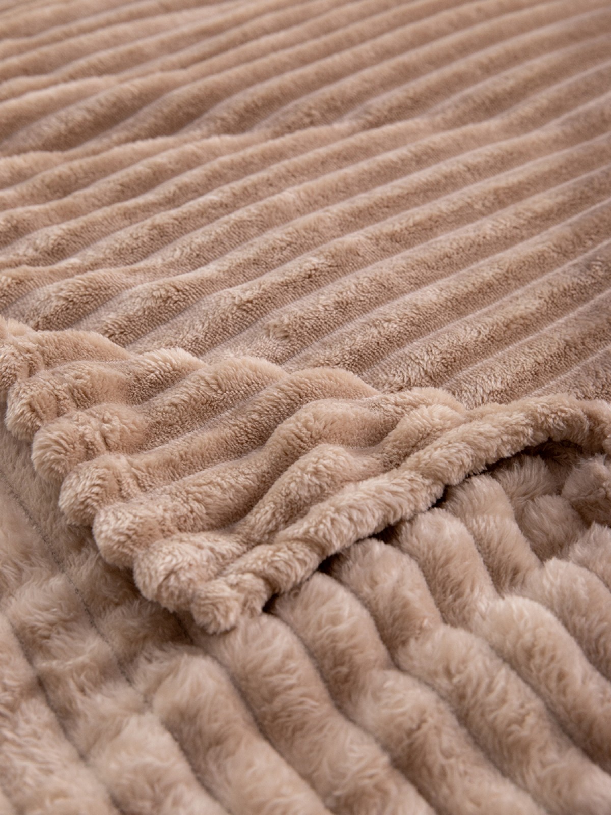 Linda 3 Parça Çift Kişilik Battaniye Seti - Vizon Linda 3 Parça Çift Kişilik Battaniye Seti - Vizon