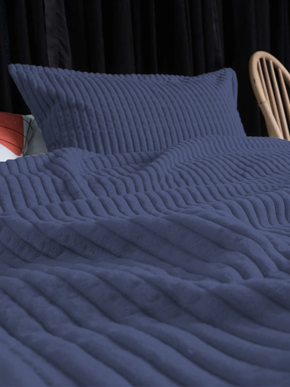 Merinos Modern Line 2 Parça Tek Kişilik Battaniye Seti - Lacivert Merinos Modern Line 2 Parça Tek Kişilik Battaniye Seti - Lacivert