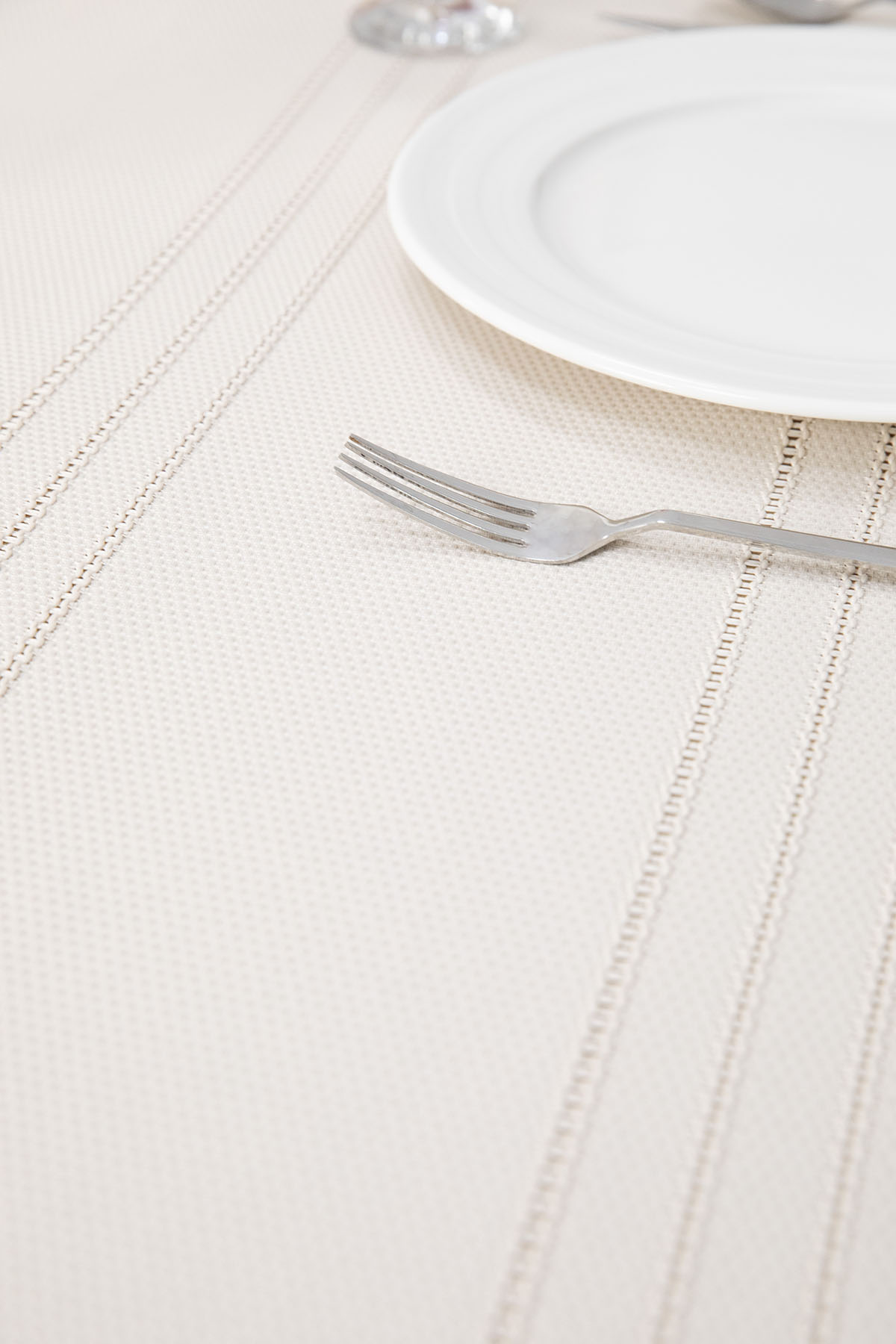 Neva Leke Tutmaz Masa Örtüsü 160x220 - Bej Neva Leke Tutmaz Masa Örtüsü 160x220 - Bej