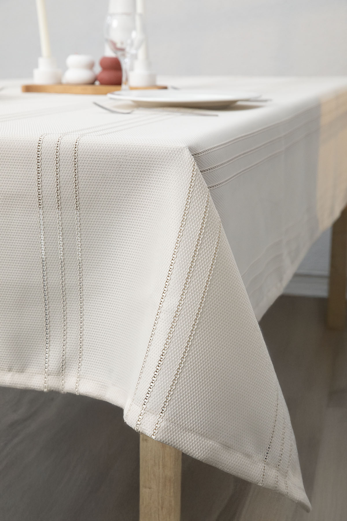 Neva Leke Tutmaz Masa Örtüsü 160x220 - Bej Neva Leke Tutmaz Masa Örtüsü 160x220 - Bej