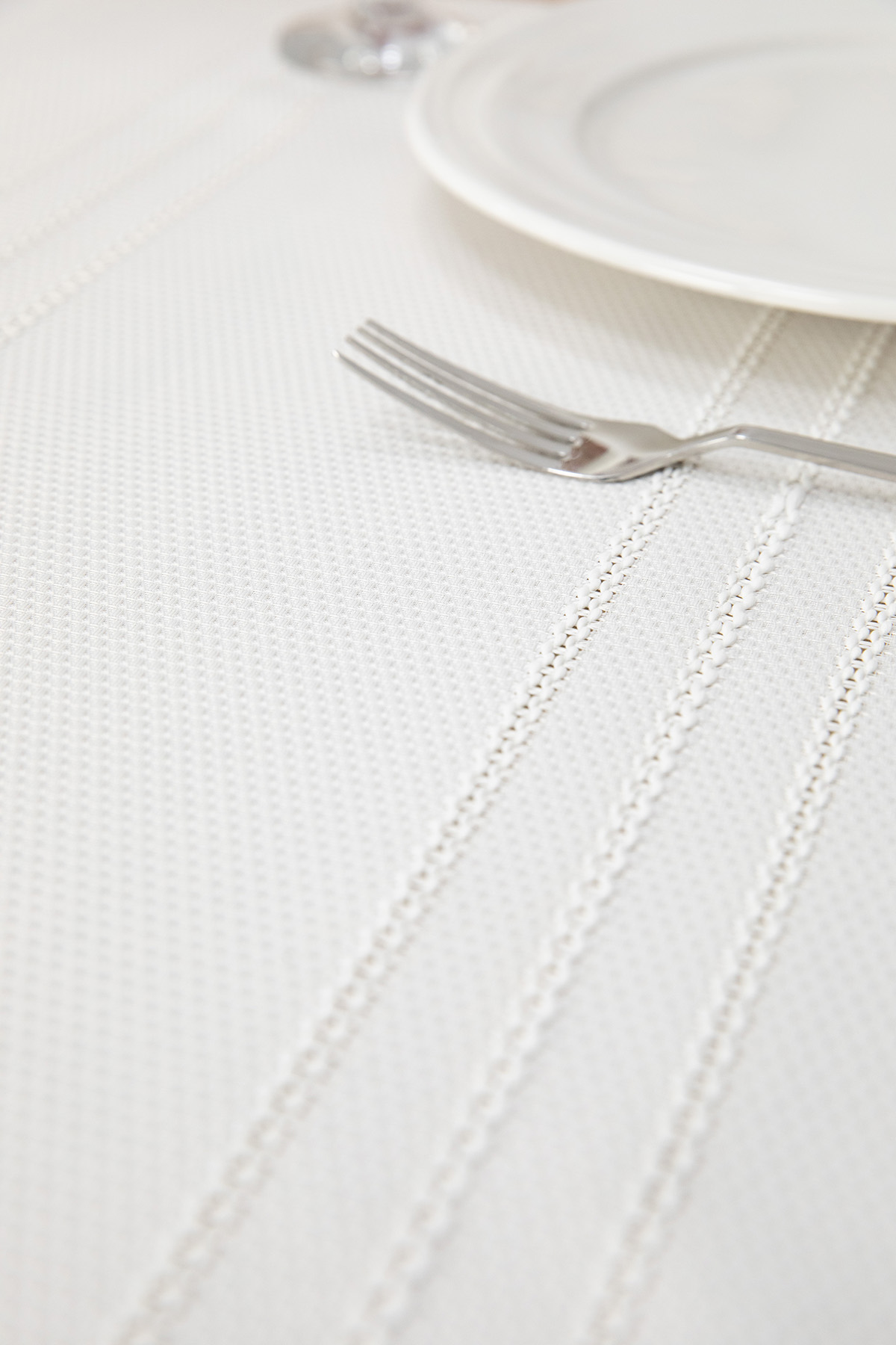 Neva Leke Tutmaz Masa Örtüsü 160x220 - Ekru Neva Leke Tutmaz Masa Örtüsü 160x220 - Ekru