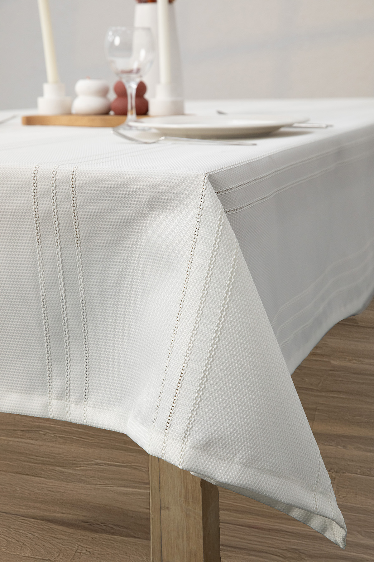 Neva Leke Tutmaz Masa Örtüsü 160x220 - Ekru Neva Leke Tutmaz Masa Örtüsü 160x220 - Ekru