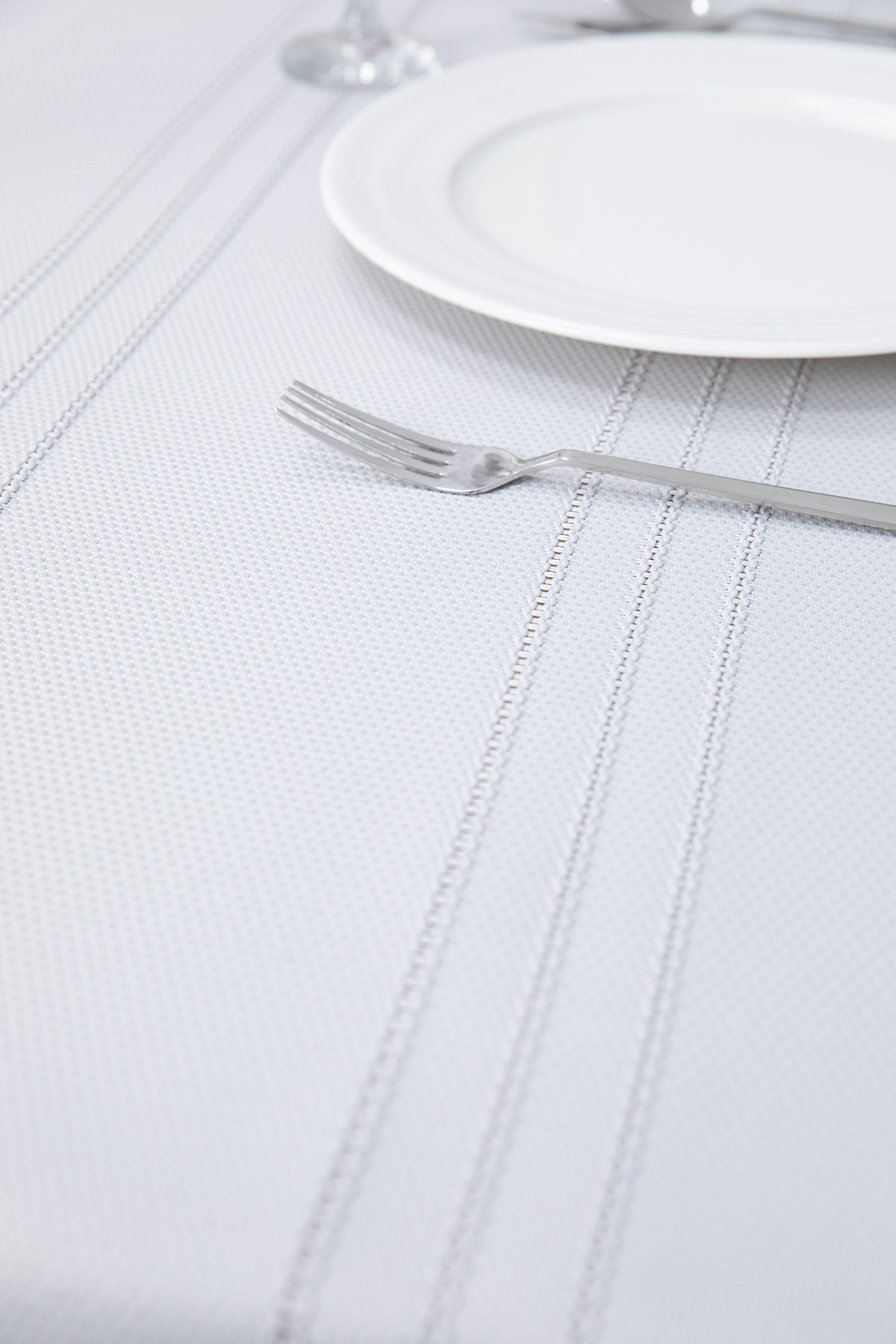 Neva Leke Tutmaz Masa Örtüsü 160x220 - Gri Neva Leke Tutmaz Masa Örtüsü 160x220 - Gri