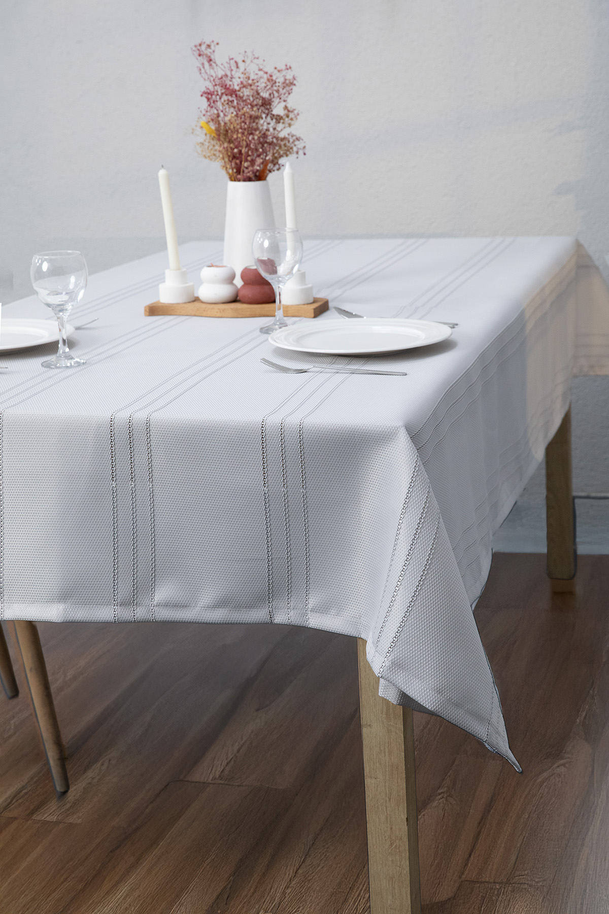 Neva Leke Tutmaz Masa Örtüsü 160x220 - Gri Neva Leke Tutmaz Masa Örtüsü 160x220 - Gri