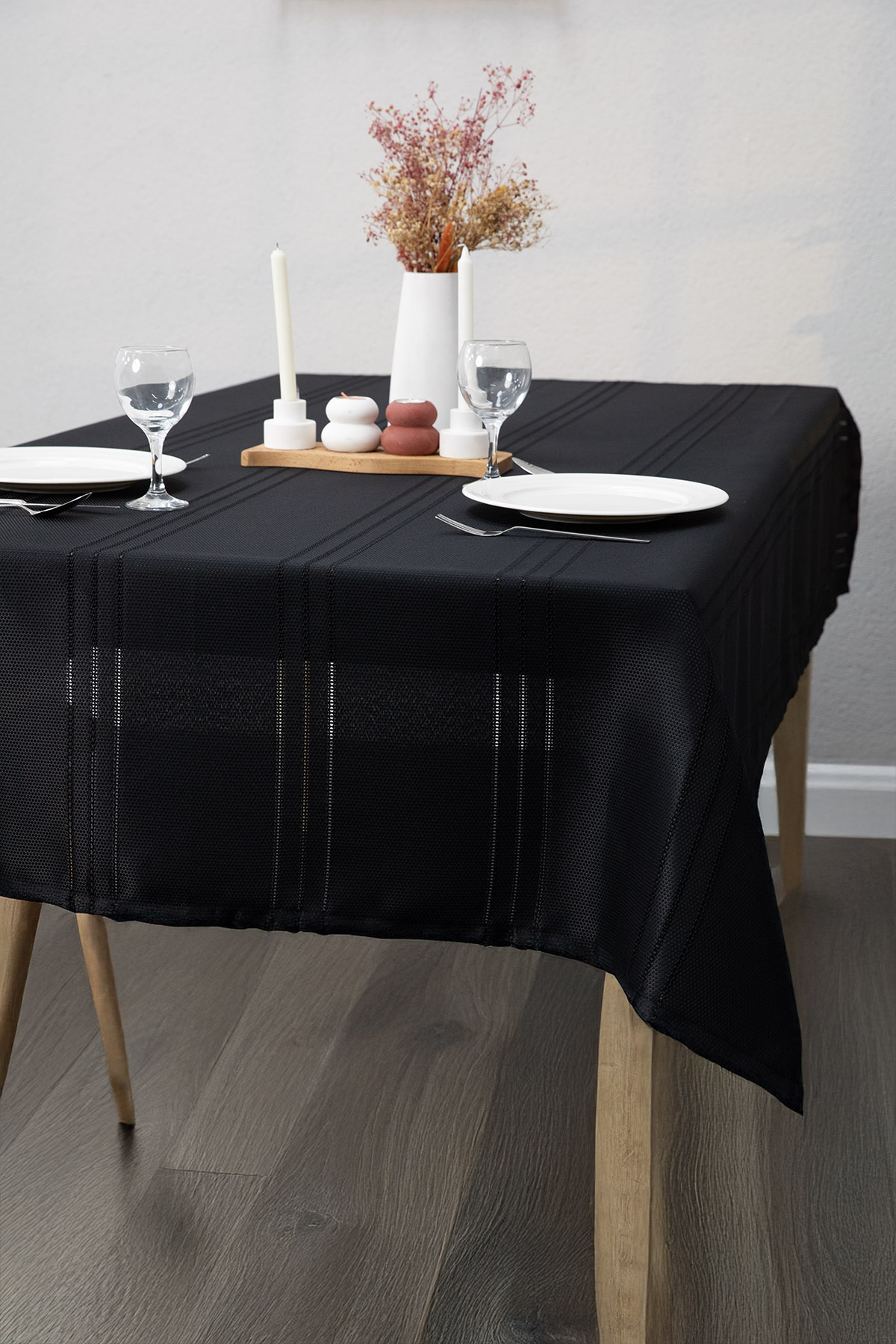 Neva Leke Tutmaz Masa Örtüsü 160x220 - Siyah Neva Leke Tutmaz Masa Örtüsü 160x220 - Siyah