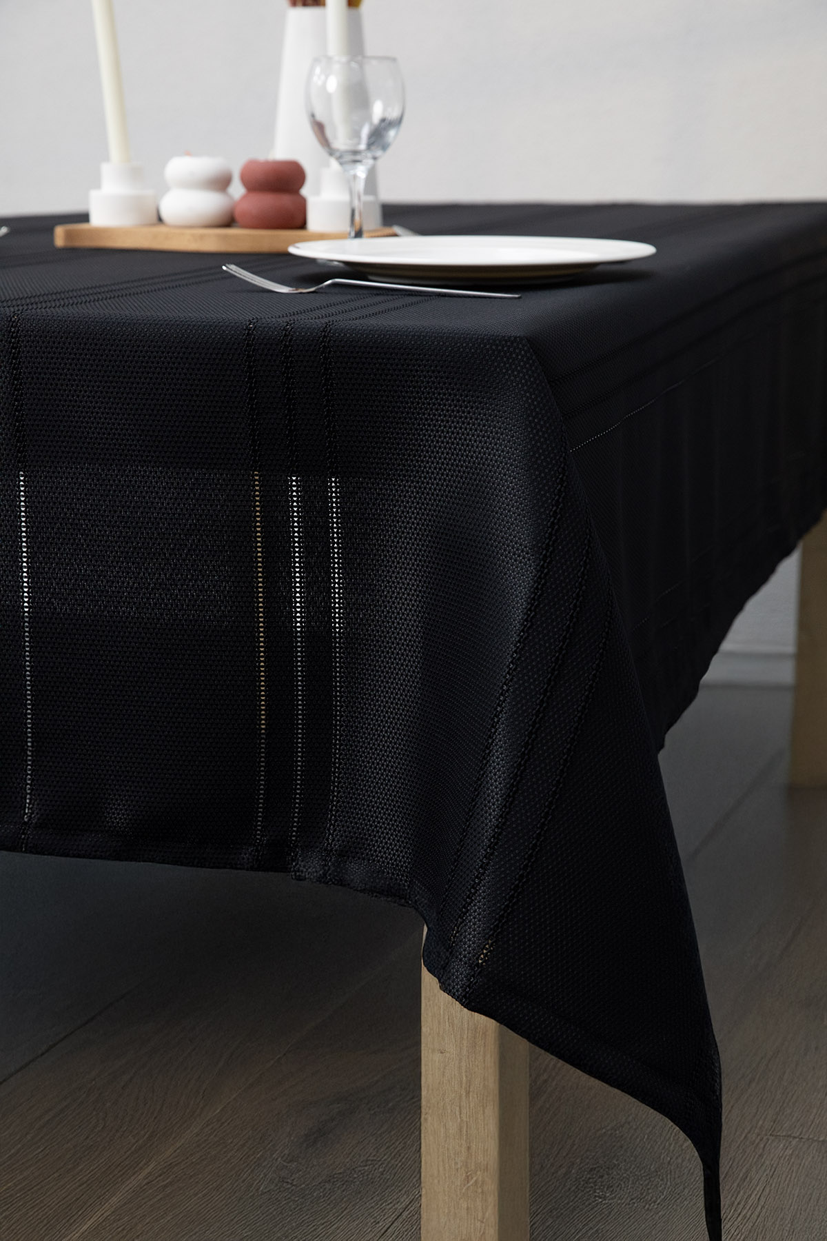 Neva Leke Tutmaz Masa Örtüsü 160x220 - Siyah Neva Leke Tutmaz Masa Örtüsü 160x220 - Siyah