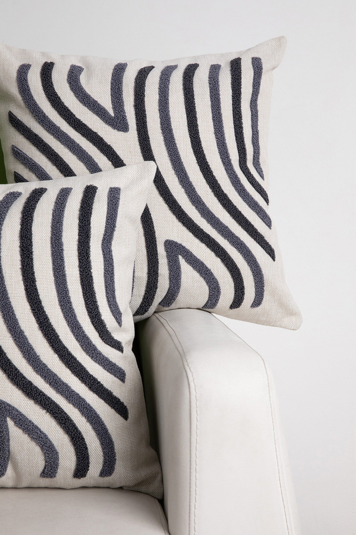 Ocean Keten Punch Nakışlı 2'li Kırlent Kılıfı 42x42 - Antrasit Ocean Keten Punch Nakışlı 2'li Kırlent Kılıfı 42x42 - Antrasit