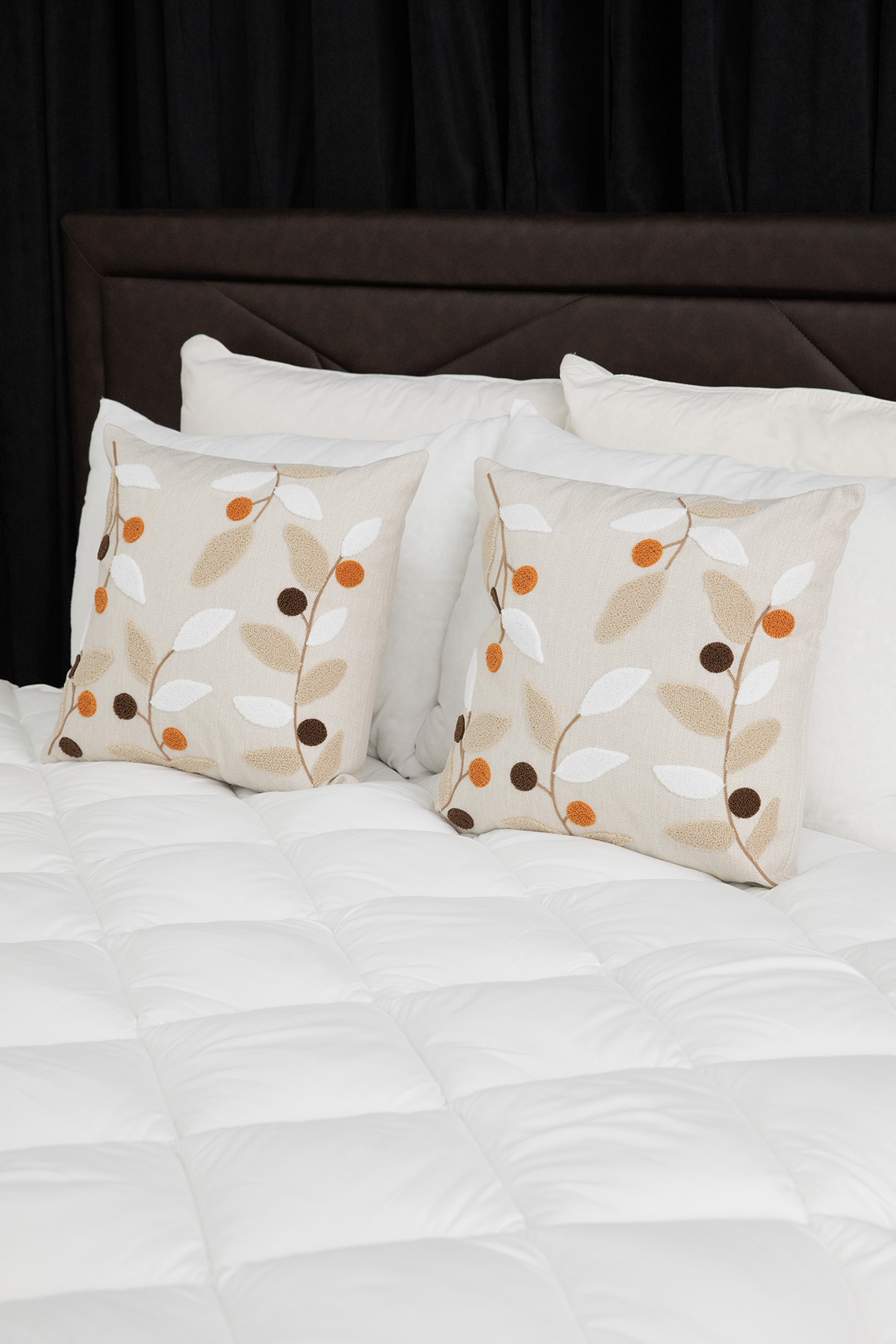 Olivya Keten Punch Nakışlı 2'li Kırlent Kılıfı 42x42 - Kiremit Olivya Keten Punch Nakışlı 2'li Kırlent Kılıfı 42x42 - Kiremit