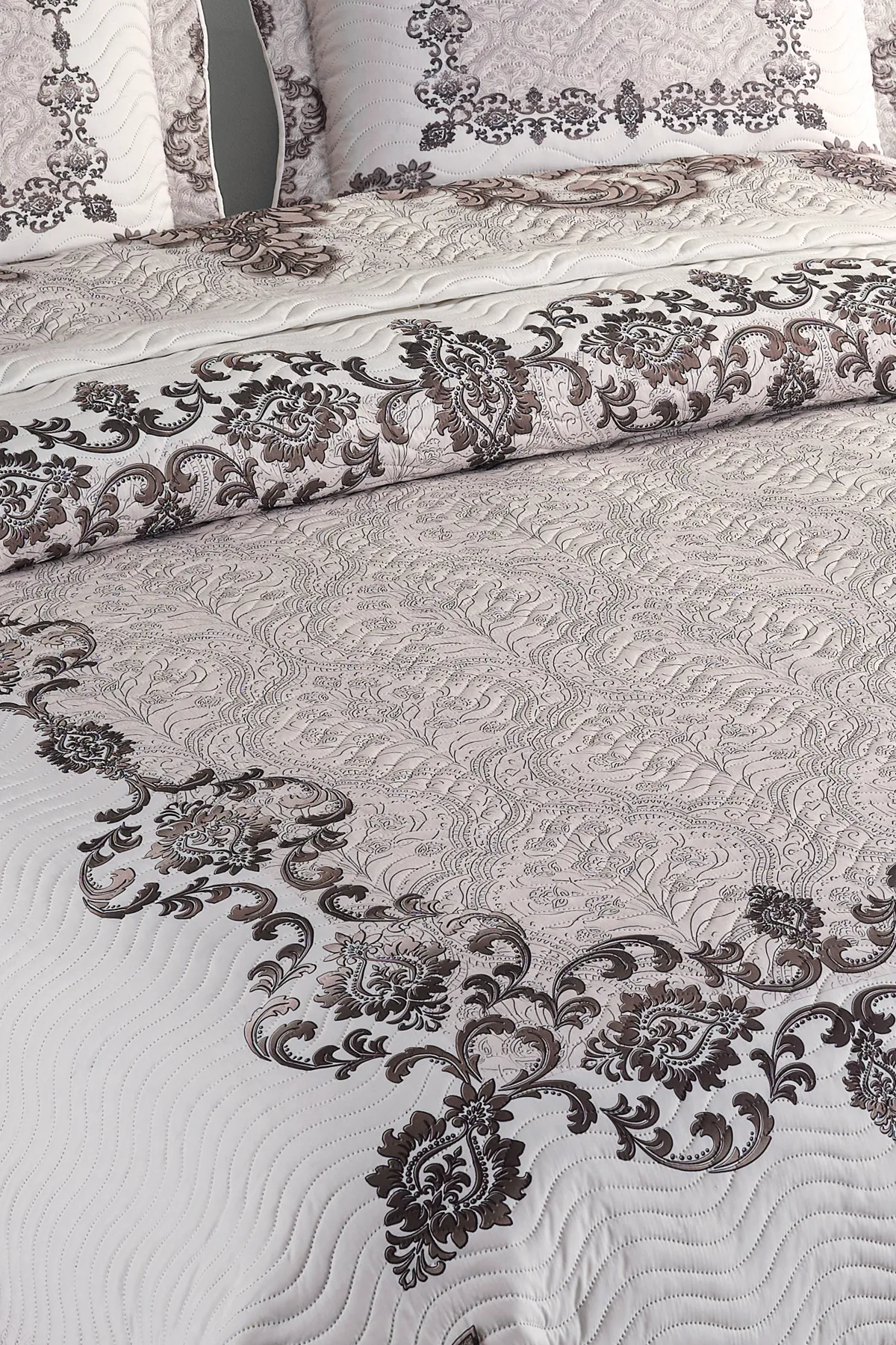 Örtüm Karya Çift Kişilik Kapitone Yatak Örtüsü Takımı - Kahverengi Örtüm Karya Çift Kişilik Kapitone Yatak Örtüsü Takımı - Kahverengi