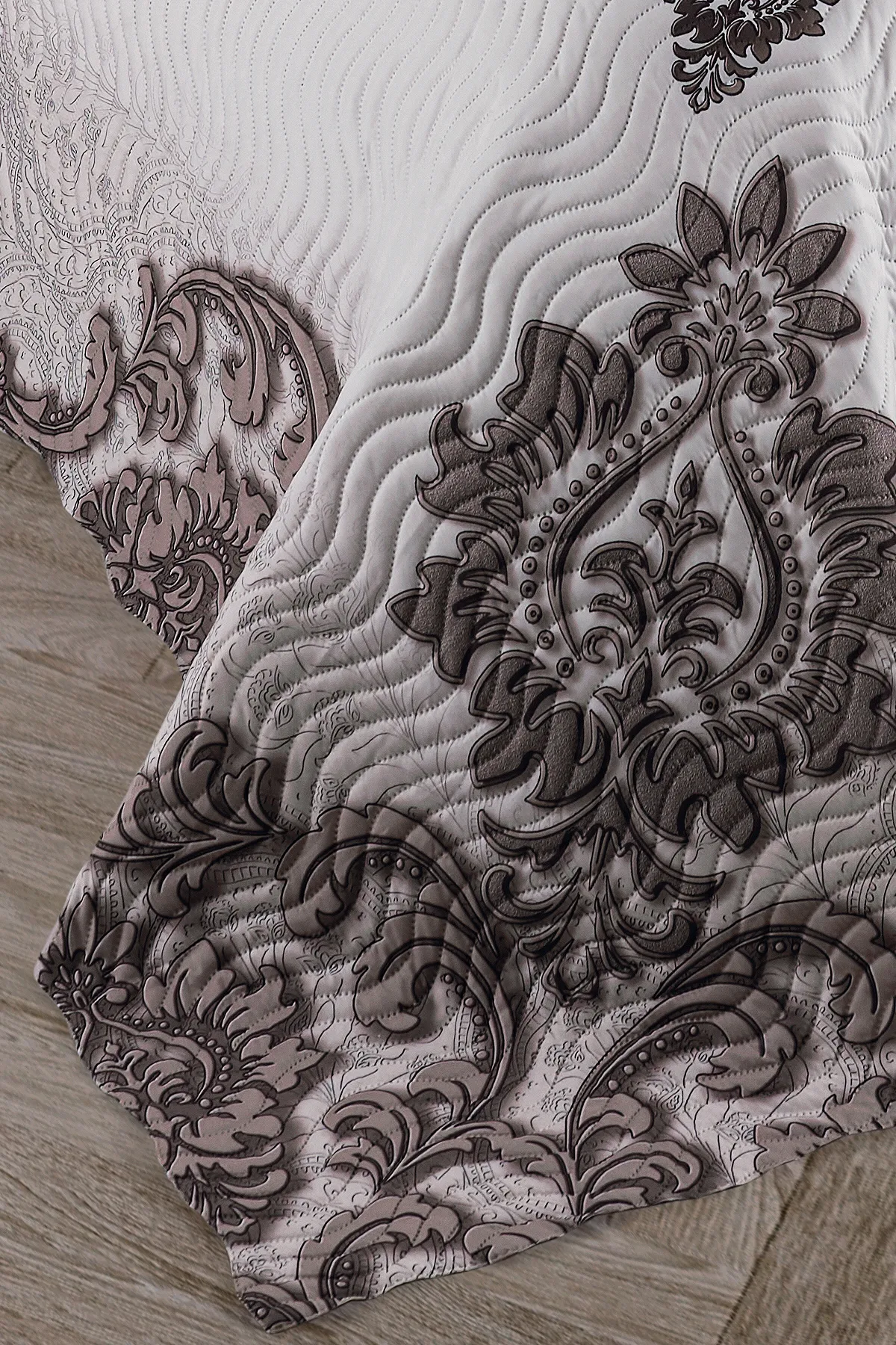 Örtüm Karya Çift Kişilik Kapitone Yatak Örtüsü Takımı - Kahverengi Örtüm Karya Çift Kişilik Kapitone Yatak Örtüsü Takımı - Kahverengi