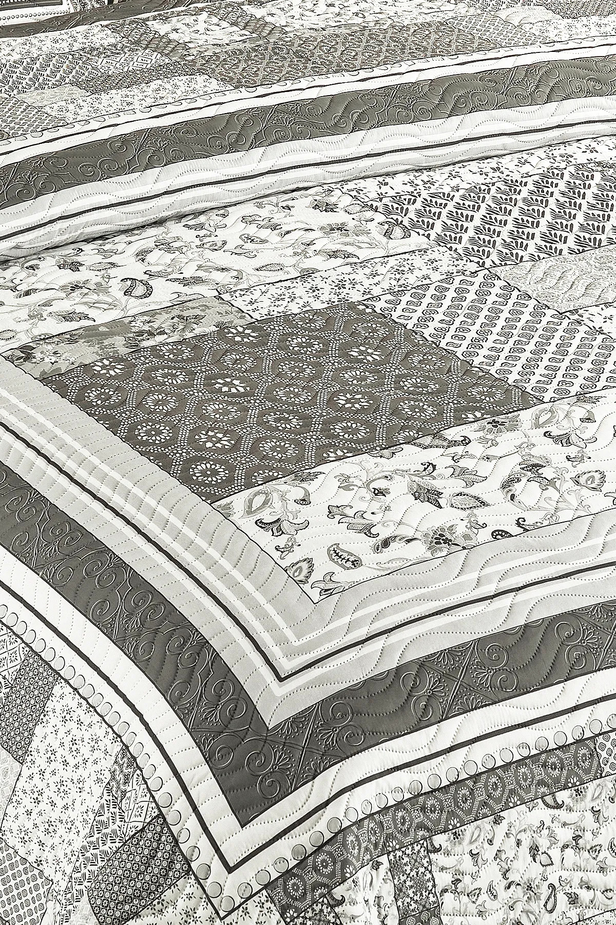 Örtüm Luna Çift Kişilik Kapitone Yatak Örtüsü Takımı - Gri Örtüm Luna Çift Kişilik Kapitone Yatak Örtüsü Takımı - Gri