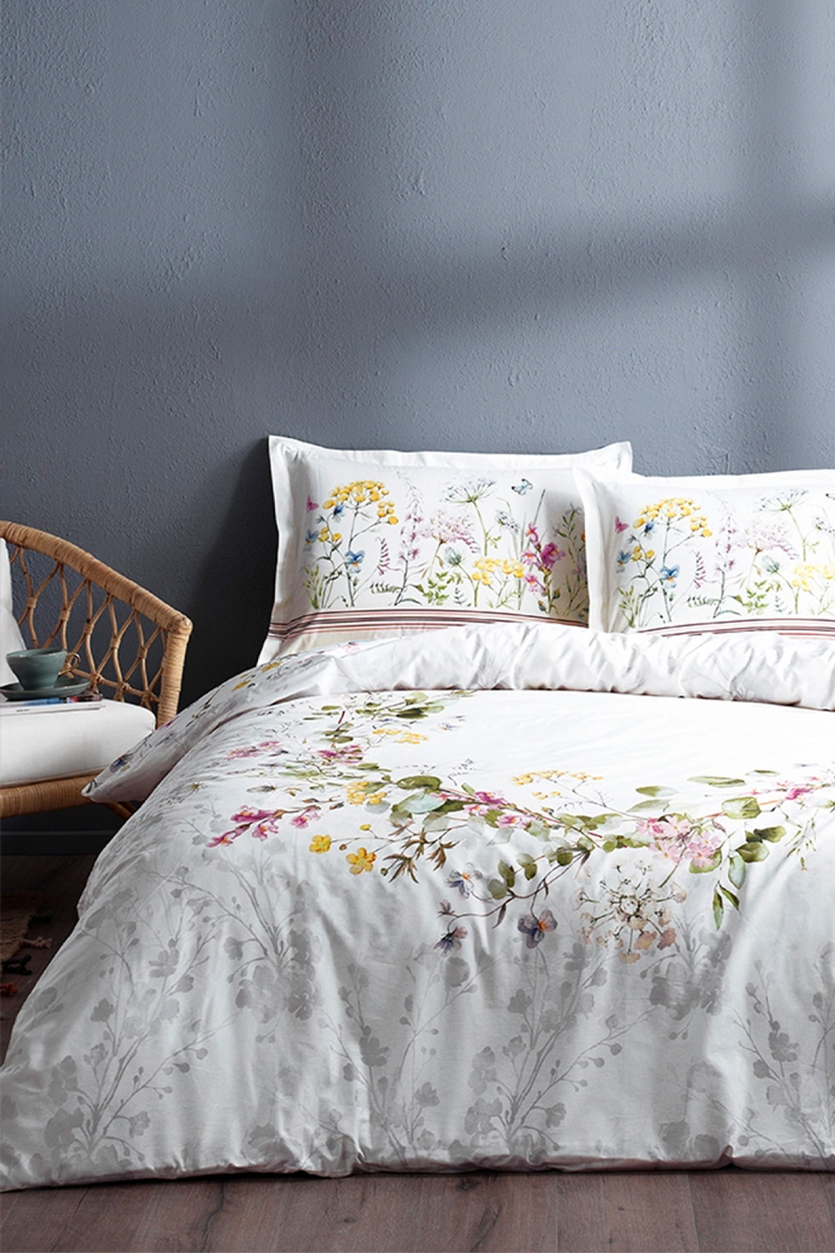 Özdilek Çift Kişilik Ranforce Jardin De Flor Nevresim Takımı - Beyaz Özdilek Çift Kişilik Ranforce Jardin De Flor Nevresim Takımı - Beyaz