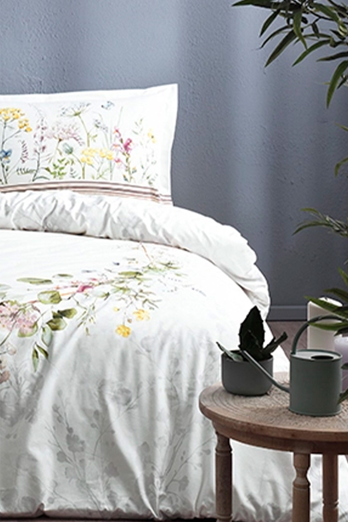 Özdilek Çift Kişilik Ranforce Jardin De Flor Nevresim Takımı - Beyaz Özdilek Çift Kişilik Ranforce Jardin De Flor Nevresim Takımı - Beyaz