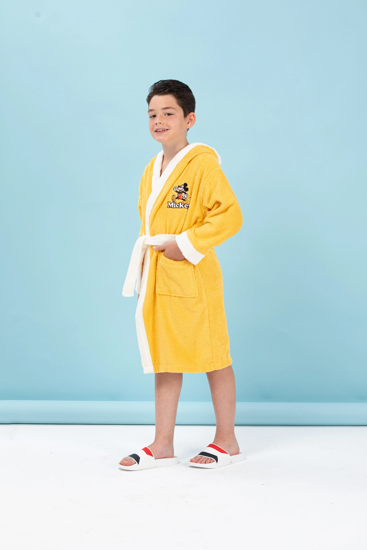 Özdilek Disney Mickey M.Happy Sarı Nakışlı Çocuk Bornozu 5-6 Yaş Özdilek Disney Mickey M.Happy Sarı Nakışlı Çocuk Bornozu 5-6 Yaş