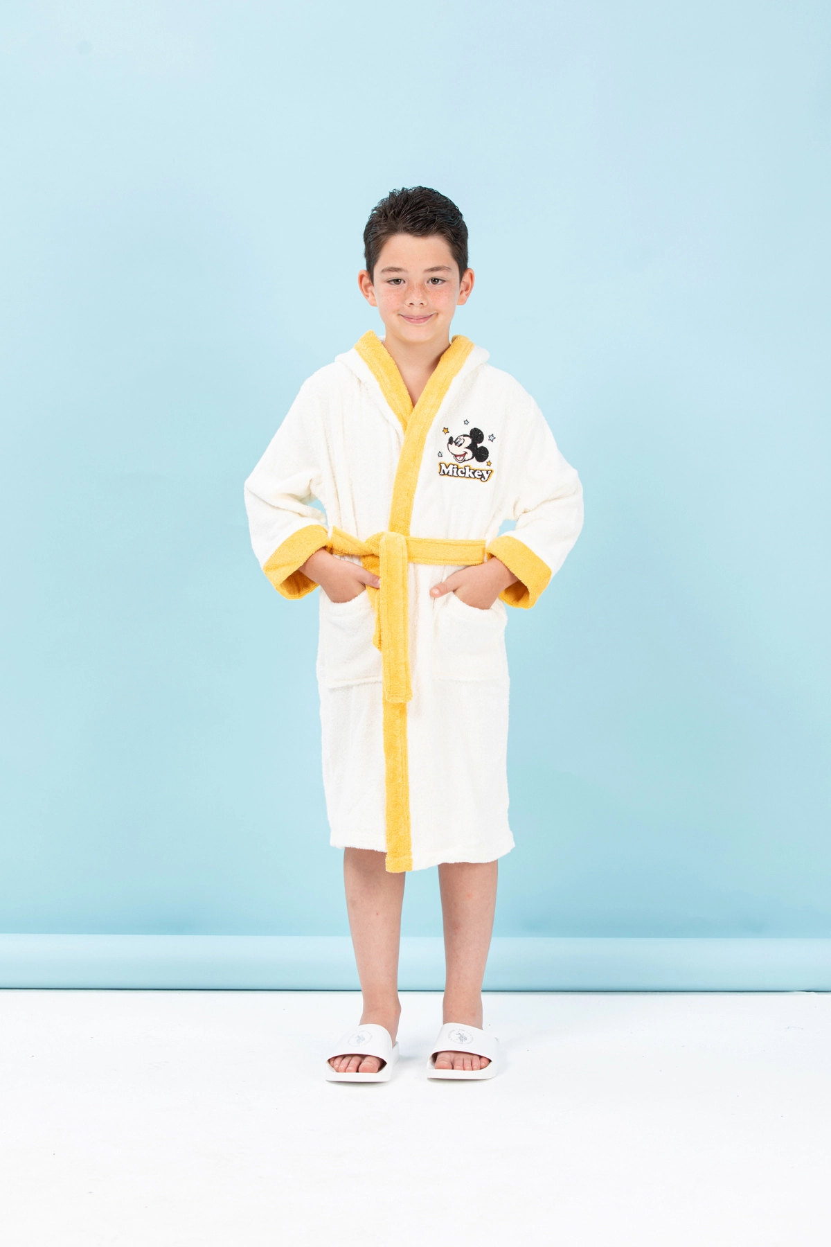 Özdilek Disney Mickey M.Star Krem Nakışlı Çocuk Bornozu 9-10 Yaş Özdilek Disney Mickey M.Star Krem Nakışlı Çocuk Bornozu 9-10 Yaş