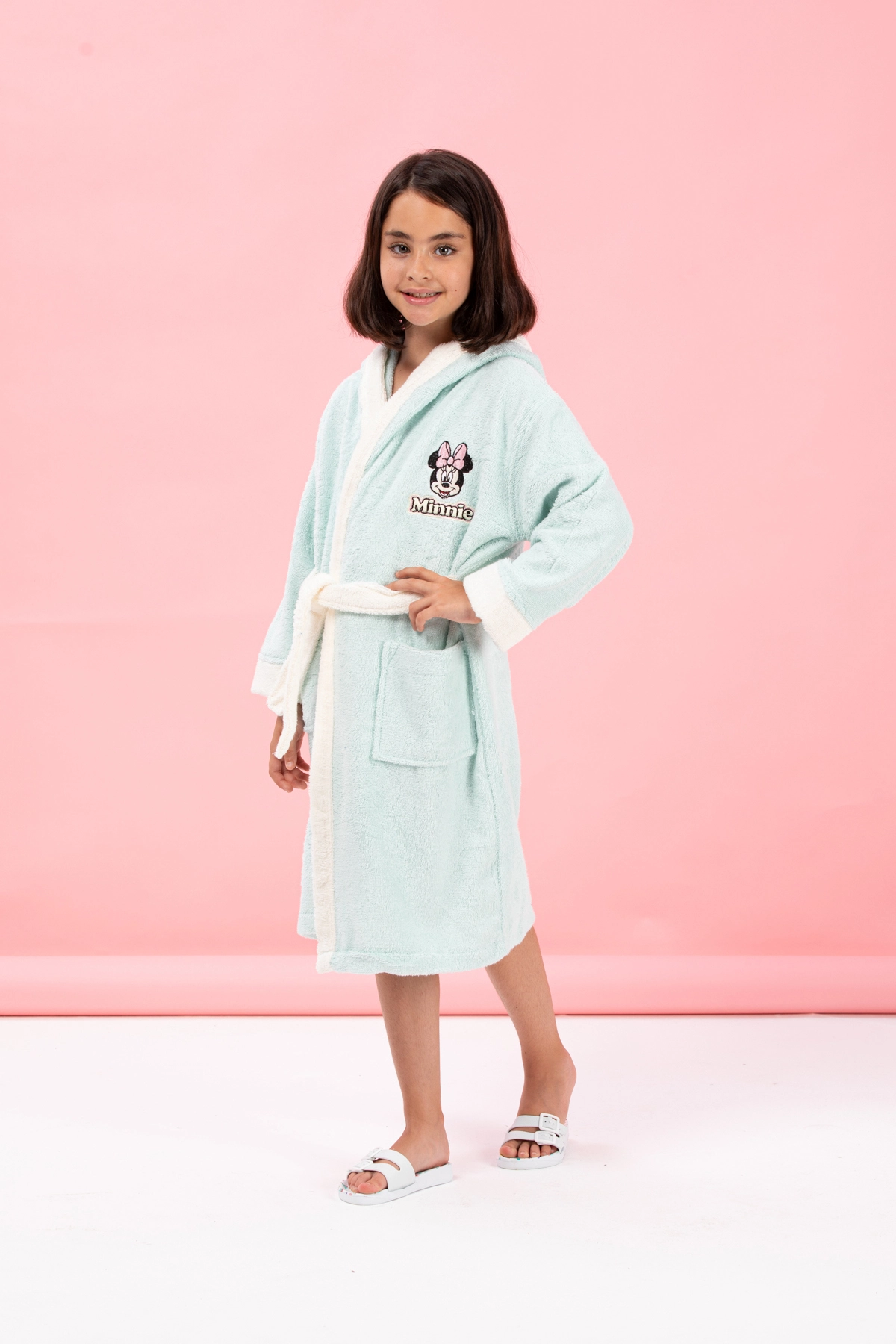 Özdilek Disney Minnie M.Heart Mint Nakışlı Çocuk Bornozu 11-12 Yaş Özdilek Disney Minnie M.Heart Mint Nakışlı Çocuk Bornozu 11-12 Yaş