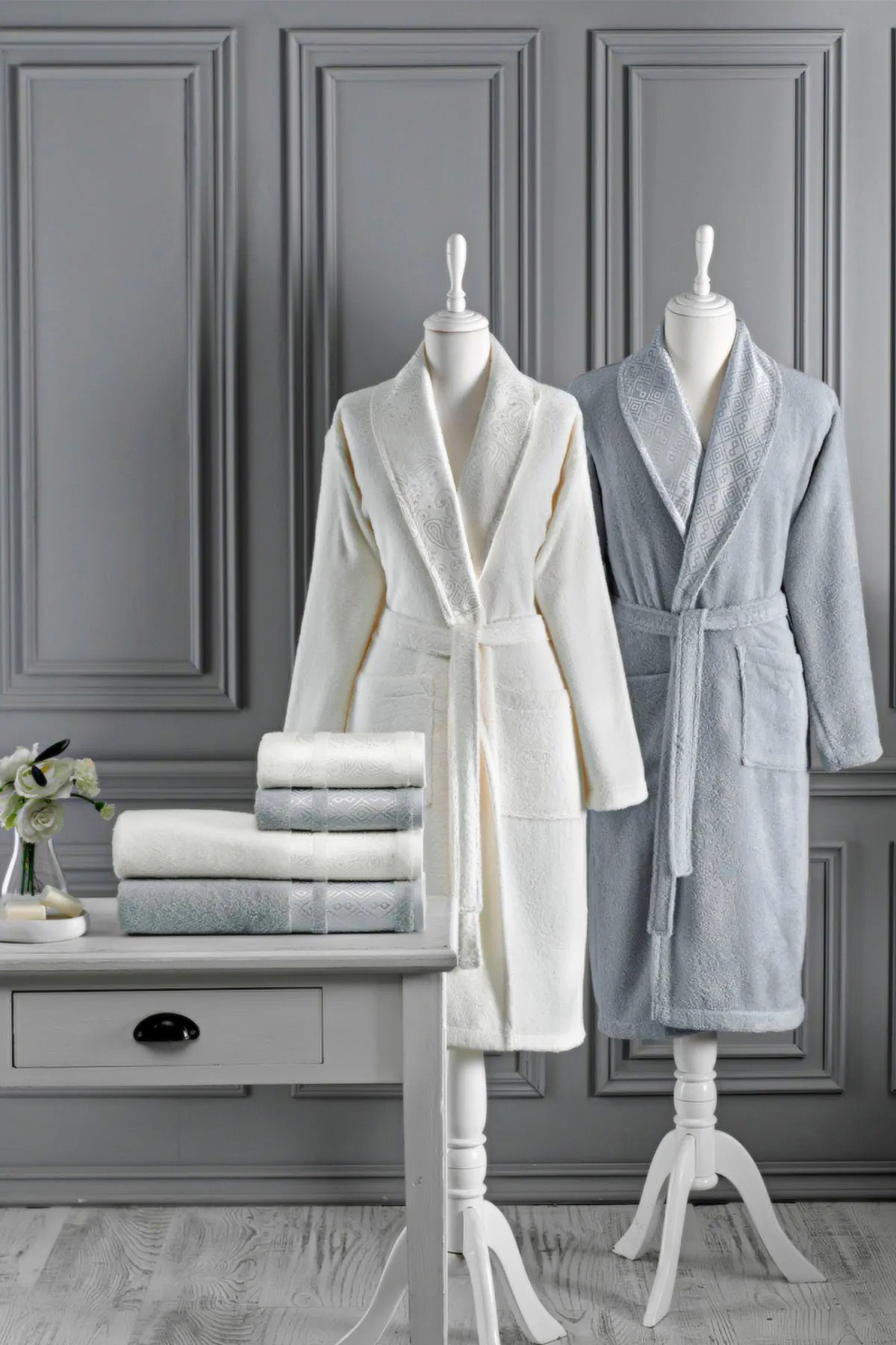 Özdilek Dory Aile Bornoz Seti - Krem - Gri Özdilek Dory Aile Bornoz Seti - Krem - Gri