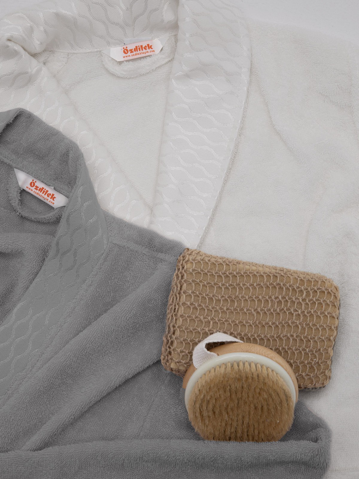 Özdilek Elissa Aile Bornoz Seti - Gri Beyaz Özdilek Elissa Aile Bornoz Seti - Gri Beyaz