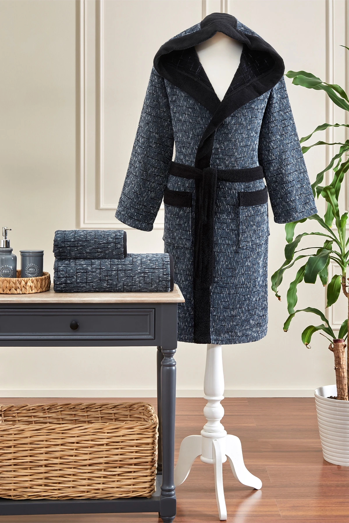 Özdilek Modra Maskülen Kapüşonlu Bornoz L - Siyah Özdilek Modra Maskülen Kapüşonlu Bornoz L - Siyah