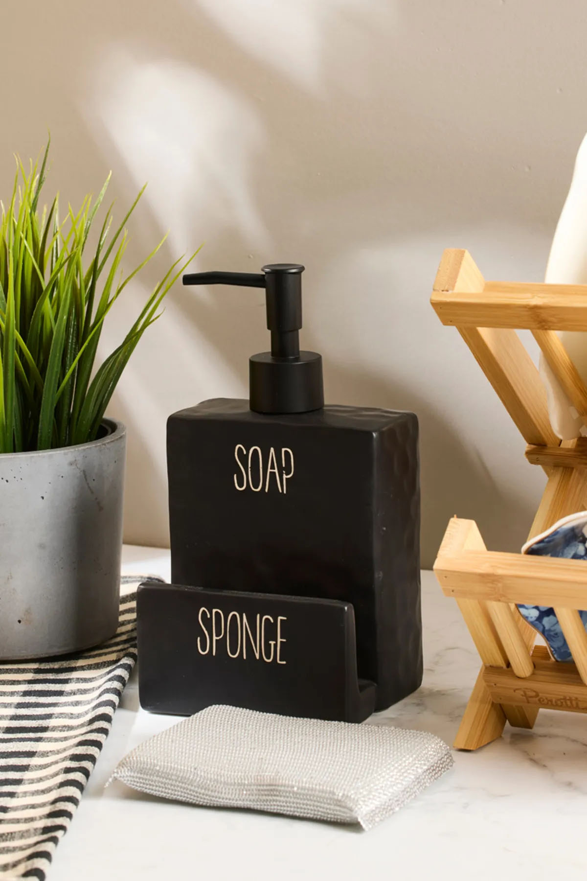 Perotti 16742 Sapone Black Süngerlikli Sabunluk Perotti 16742 Sapone Black Süngerlikli Sabunluk