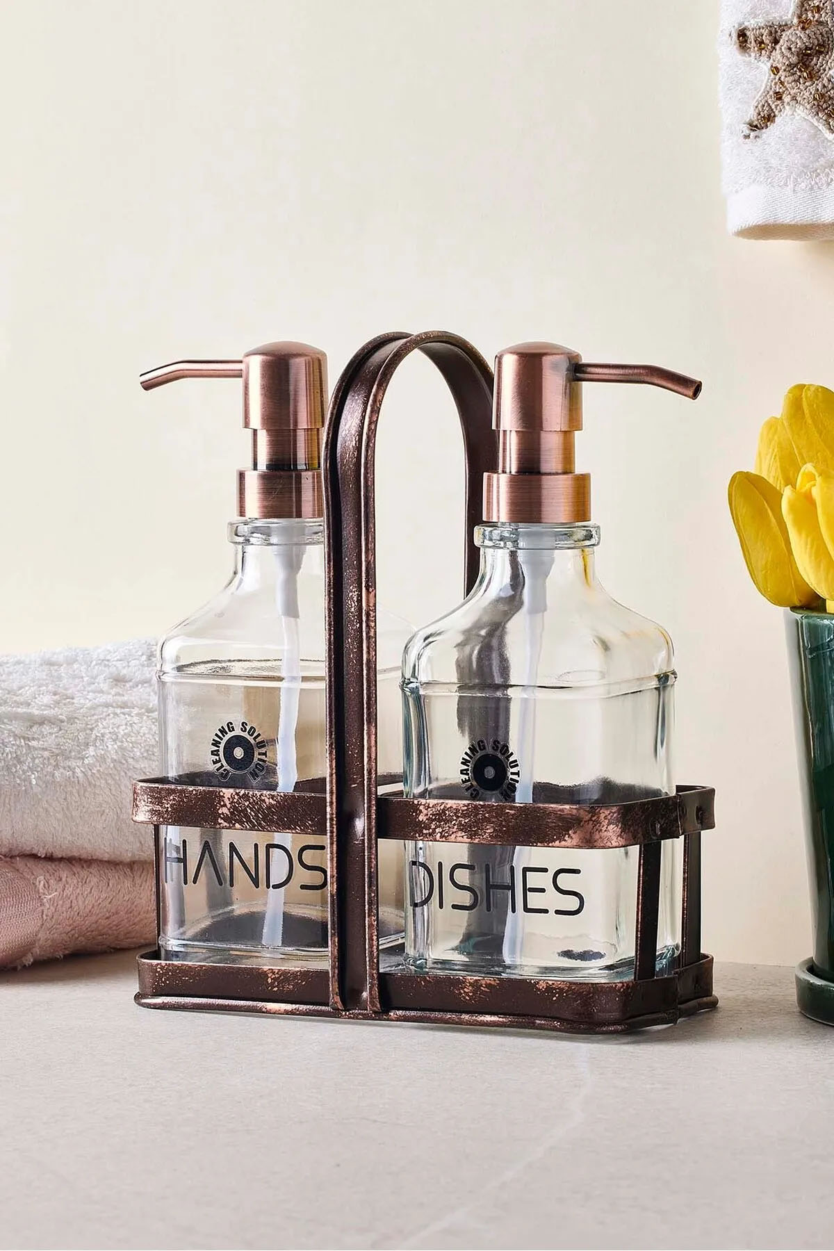 Perotti 18054 Rame Eskitme Metal Standlı Retro 2'li Kare Sıvı Sabunluk 500 ml Perotti 18054 Rame Eskitme Metal Standlı Retro 2'li Kare Sıvı Sabunluk 500 ml