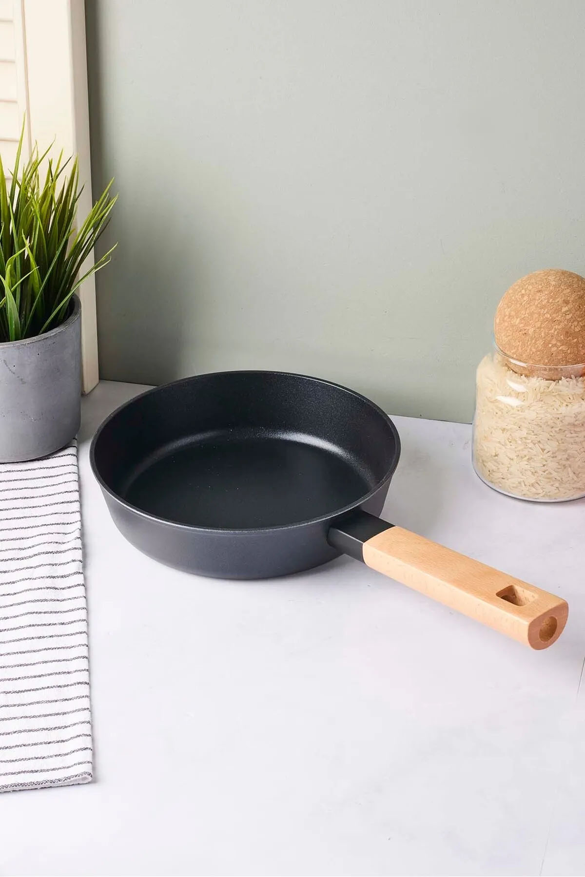 Perotti 18091 CookWood Tava 20 Cm - Siyah Perotti 18091 CookWood Tava 20 Cm - Siyah