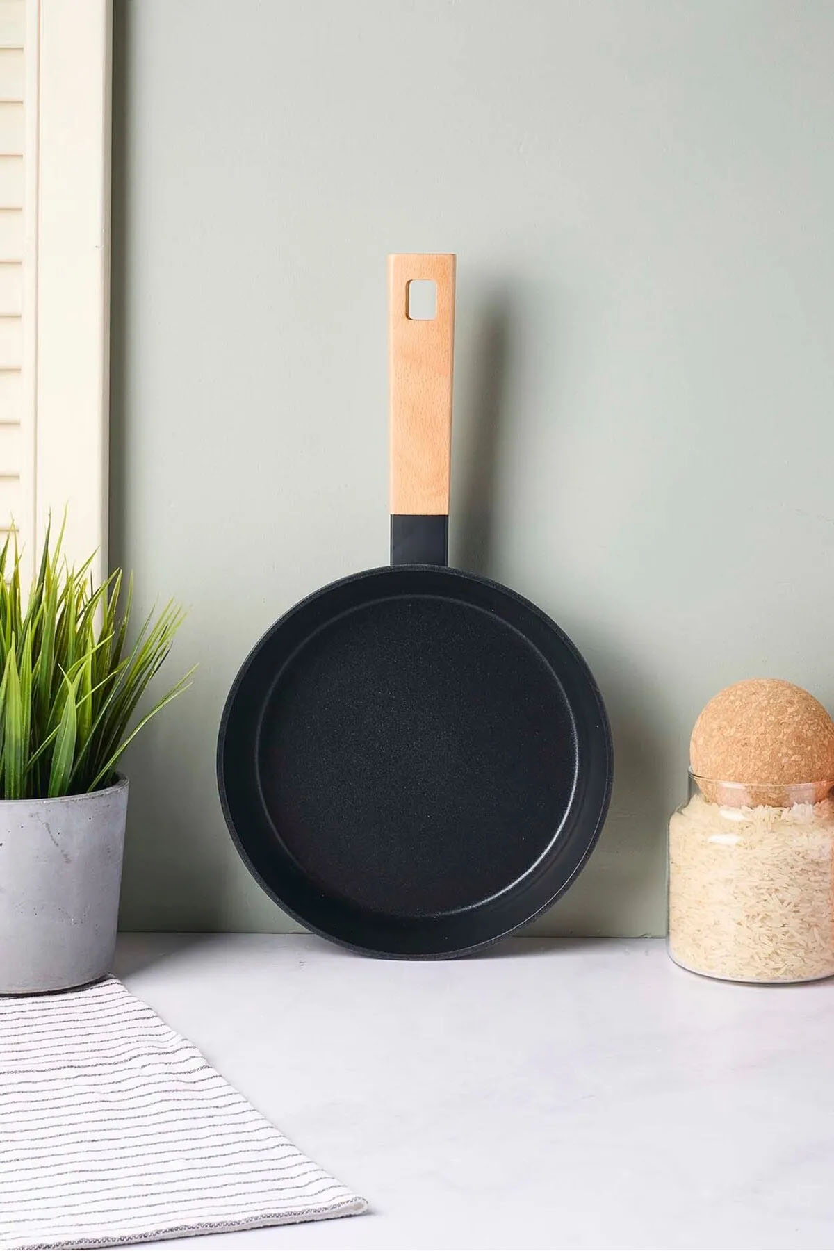 Perotti 18091 CookWood Tava 20 Cm - Siyah Perotti 18091 CookWood Tava 20 Cm - Siyah