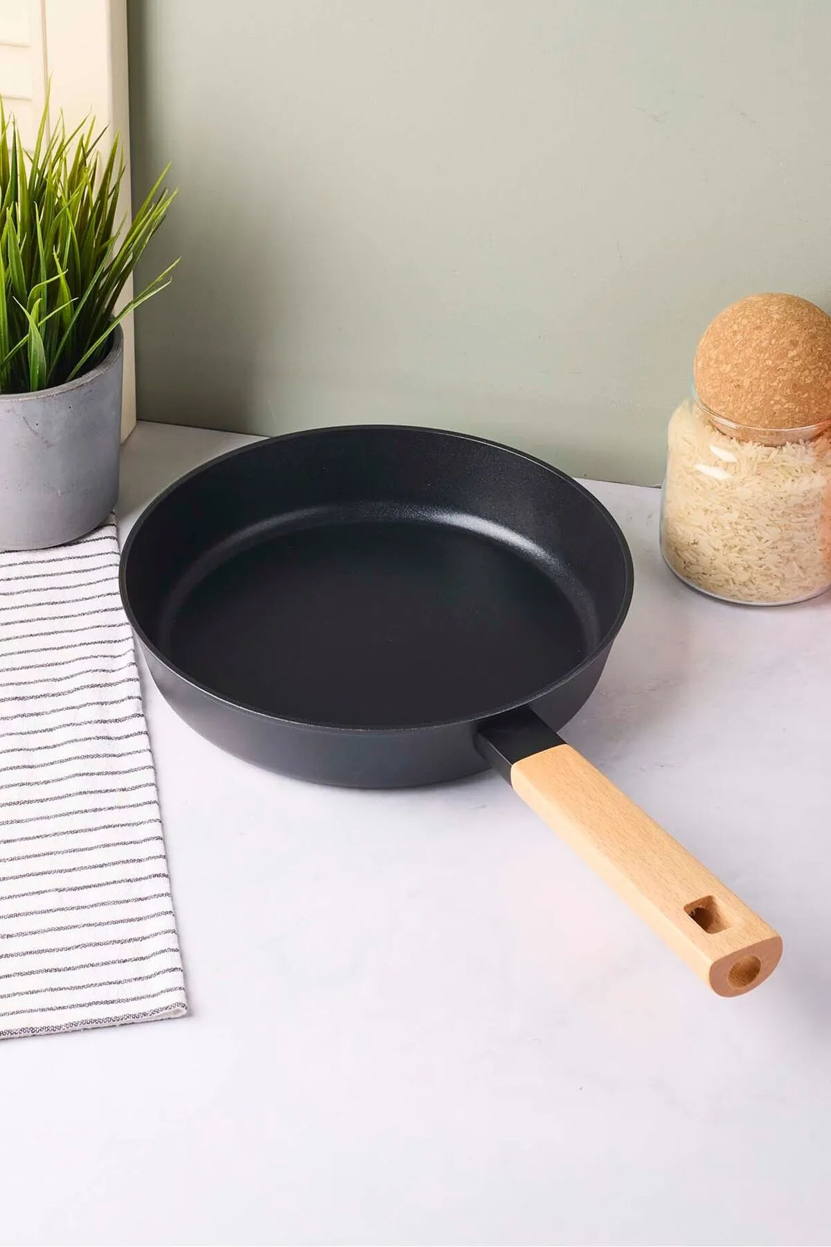 Perotti 18092 CookWood Tava 24 Cm - Siyah Perotti 18092 CookWood Tava 24 Cm - Siyah