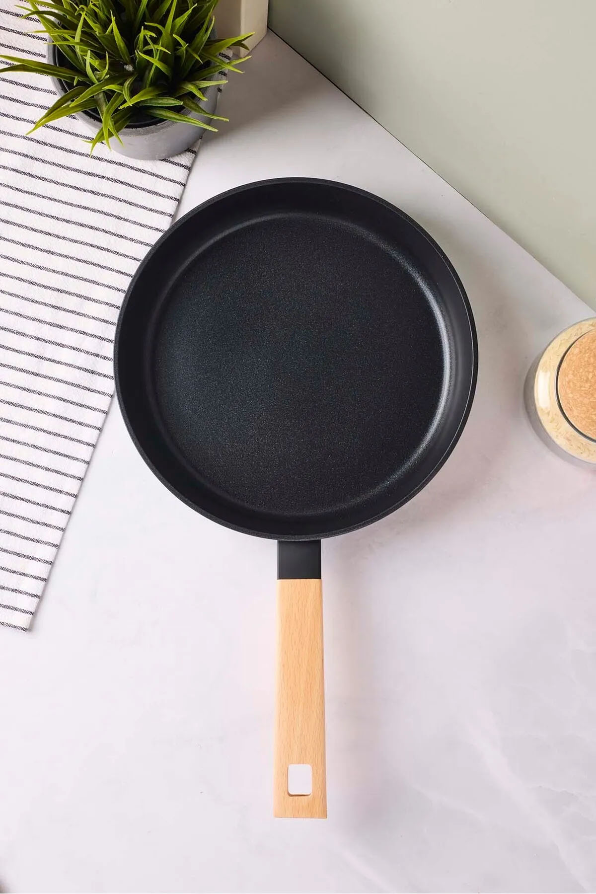 Perotti 18092 CookWood Tava 24 Cm - Siyah Perotti 18092 CookWood Tava 24 Cm - Siyah
