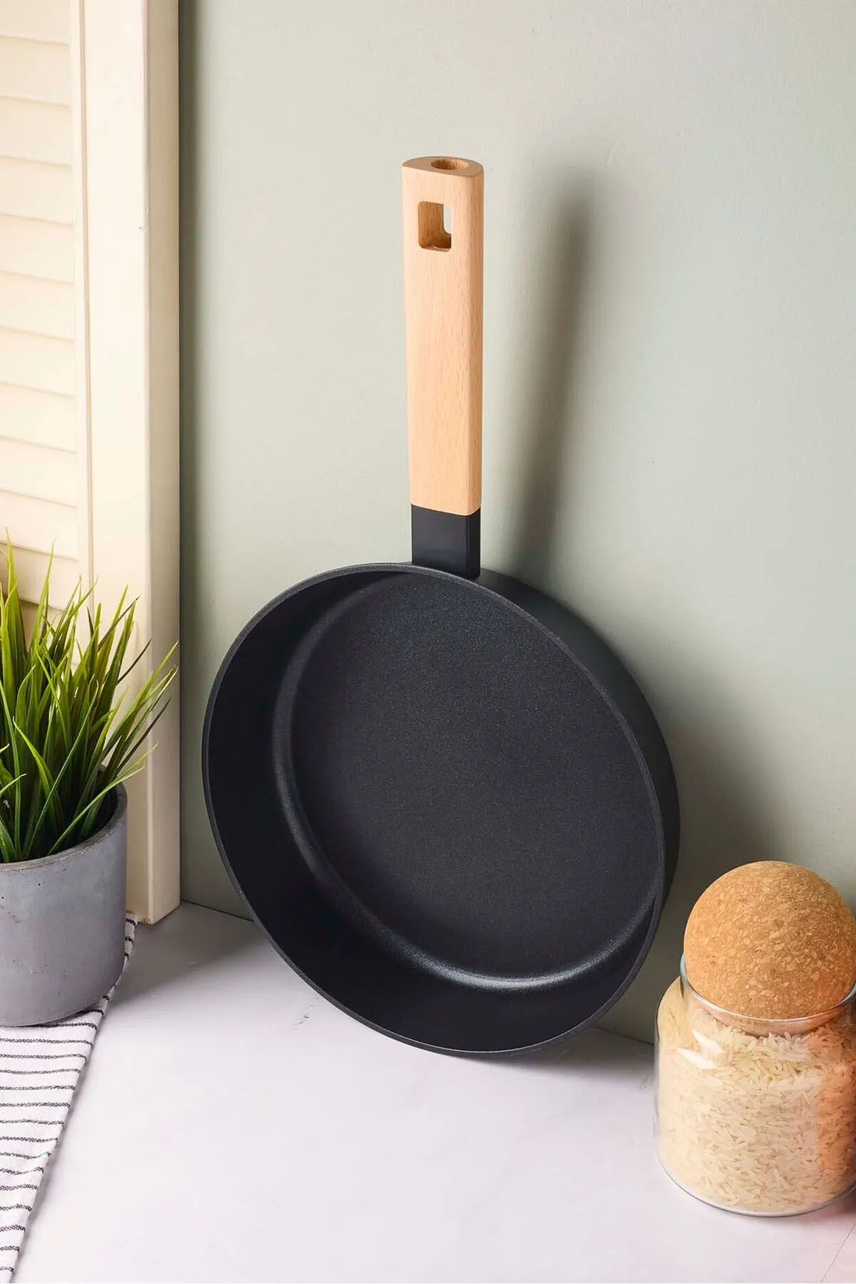 Perotti 18092 CookWood Tava 24 Cm - Siyah Perotti 18092 CookWood Tava 24 Cm - Siyah