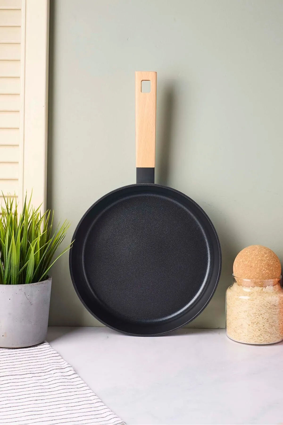 Perotti 18092 CookWood Tava 24 Cm - Siyah Perotti 18092 CookWood Tava 24 Cm - Siyah