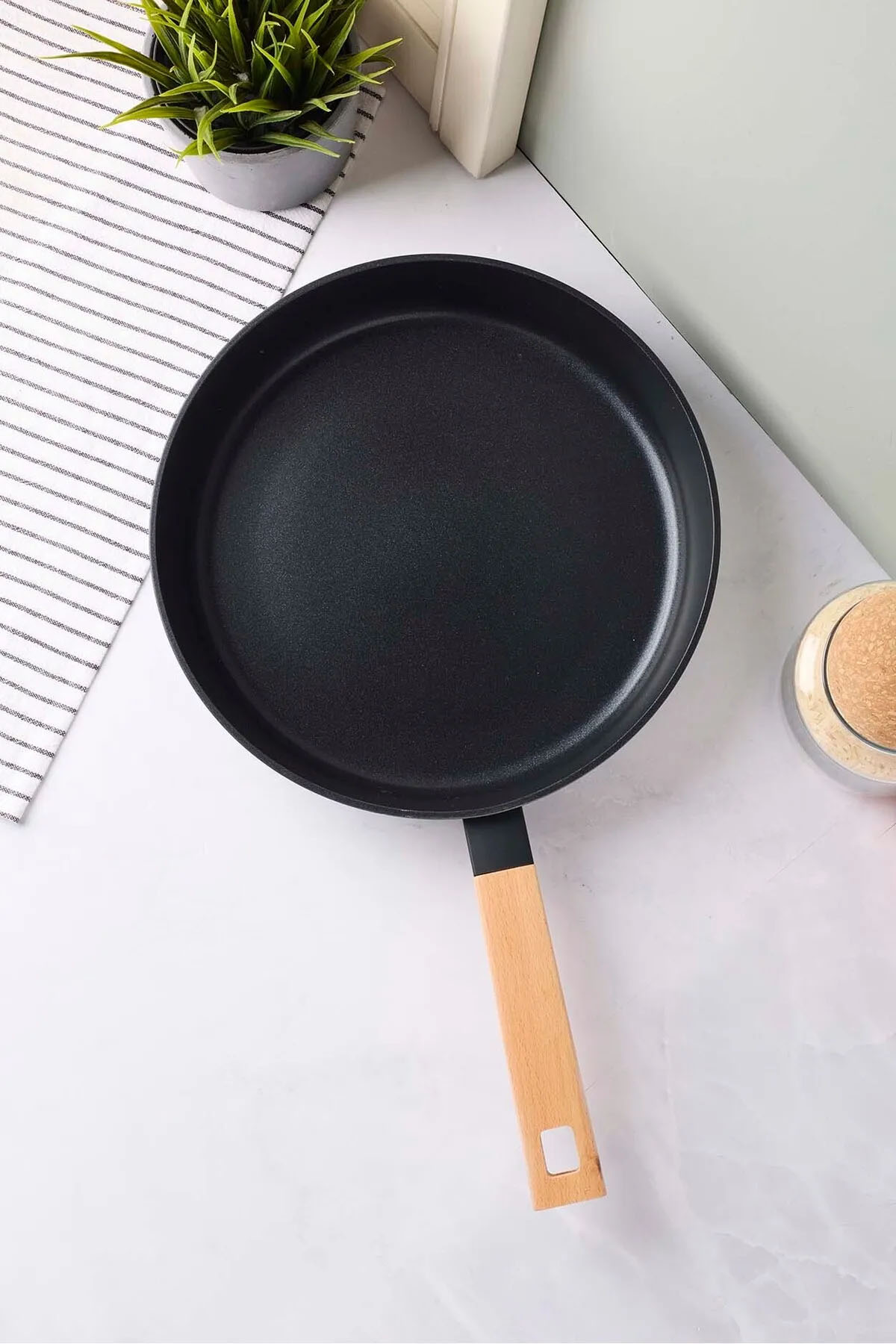 Perotti 18093 CookWood Tava 28 Cm - Siyah Perotti 18093 CookWood Tava 28 Cm - Siyah
