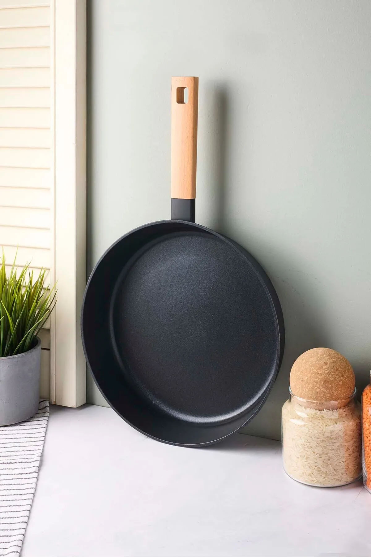 Perotti 18093 CookWood Tava 28 Cm - Siyah Perotti 18093 CookWood Tava 28 Cm - Siyah