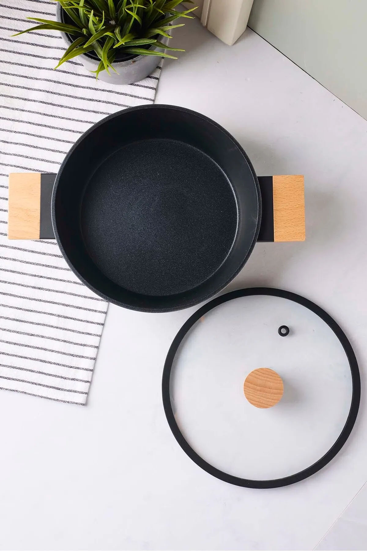 Perotti 18098 CookWood Derin Tencere 20 Cm - Siyah Perotti 18098 CookWood Derin Tencere 20 Cm - Siyah