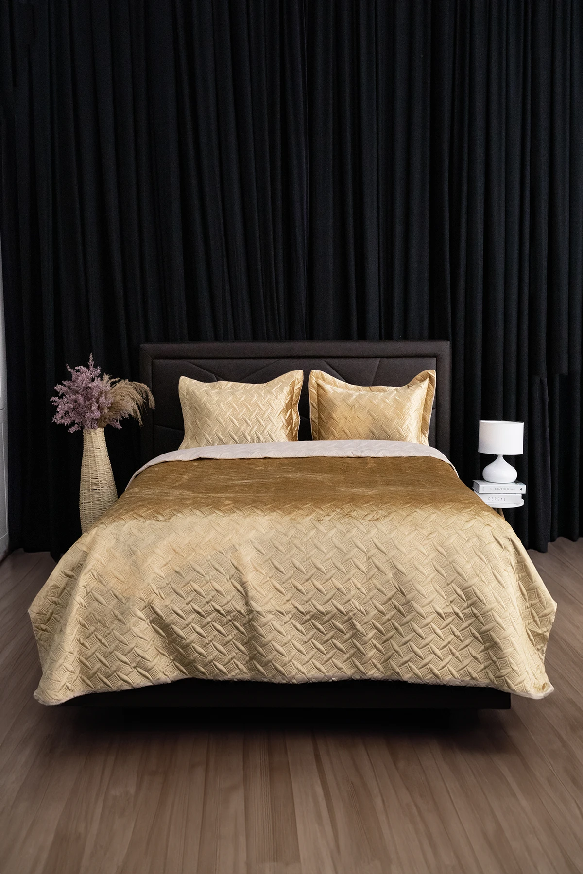 Queen Kadife Çift Kişilik Yatak Örtüsü - Gold Queen Kadife Çift Kişilik Yatak Örtüsü - Gold