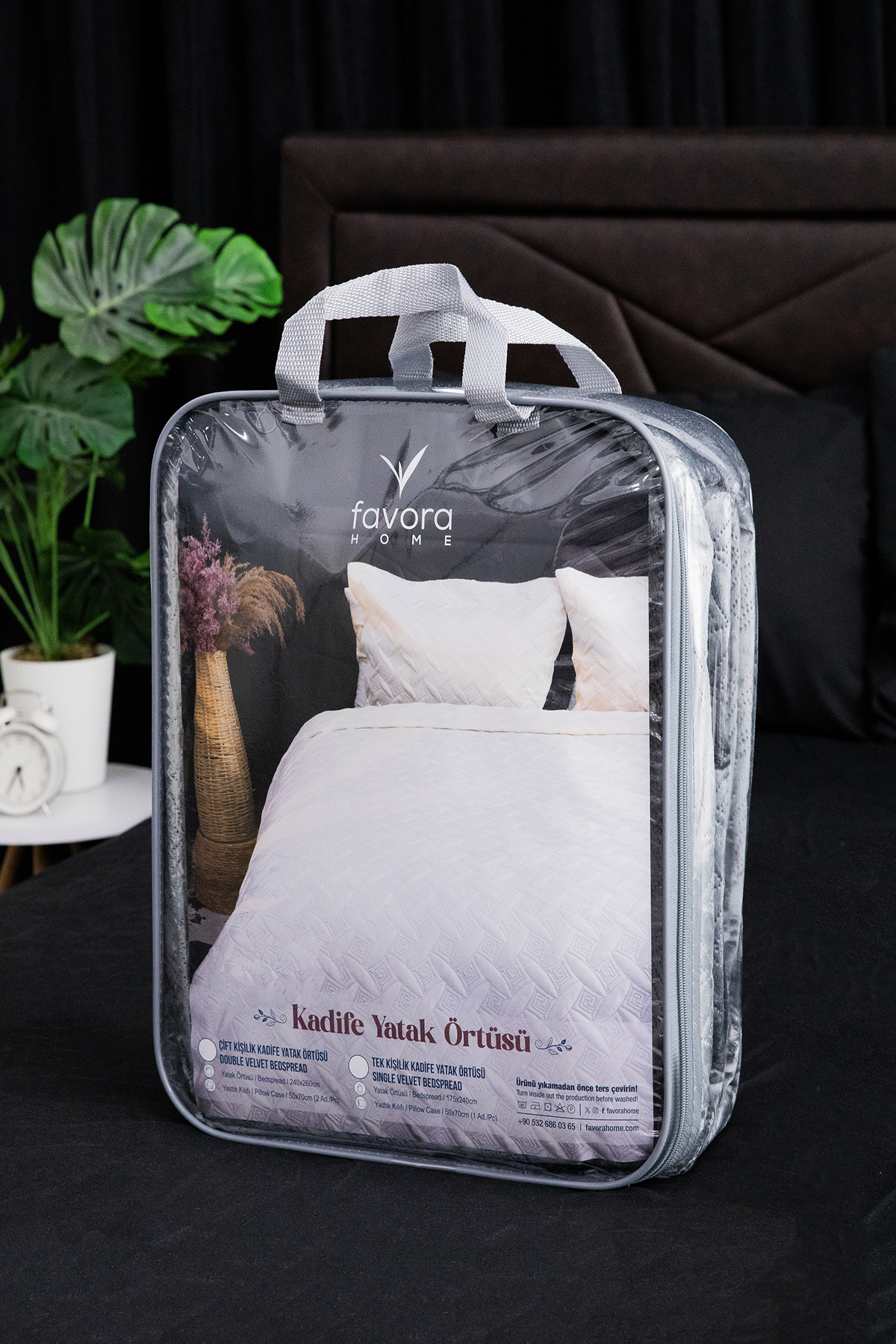 Queen Kadife Çift Kişilik Yatak Örtüsü - Mürdüm Queen Kadife Çift Kişilik Yatak Örtüsü - Mürdüm