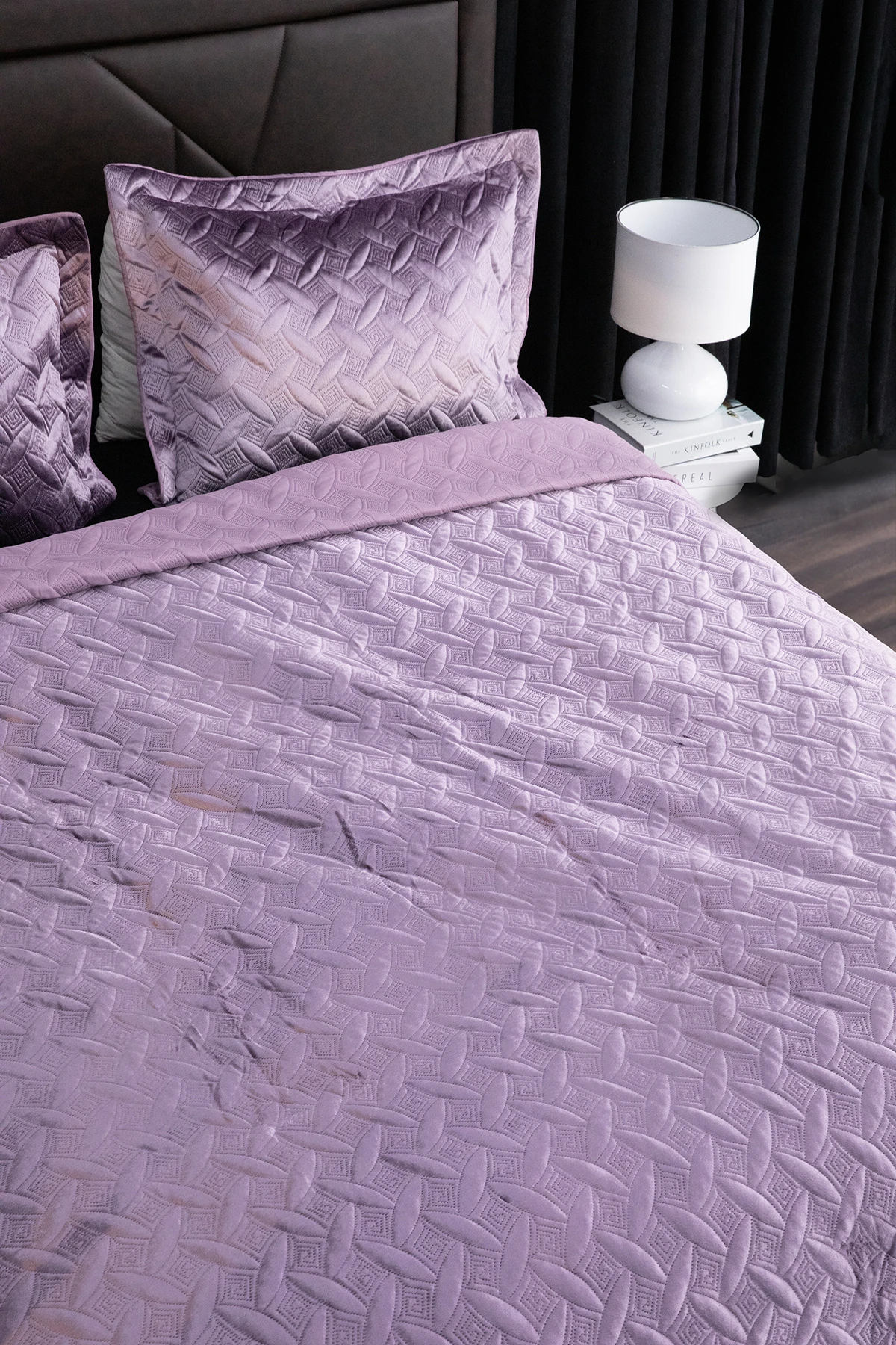 Queen Kadife Çift Kişilik Yatak Örtüsü - Mürdüm Queen Kadife Çift Kişilik Yatak Örtüsü - Mürdüm