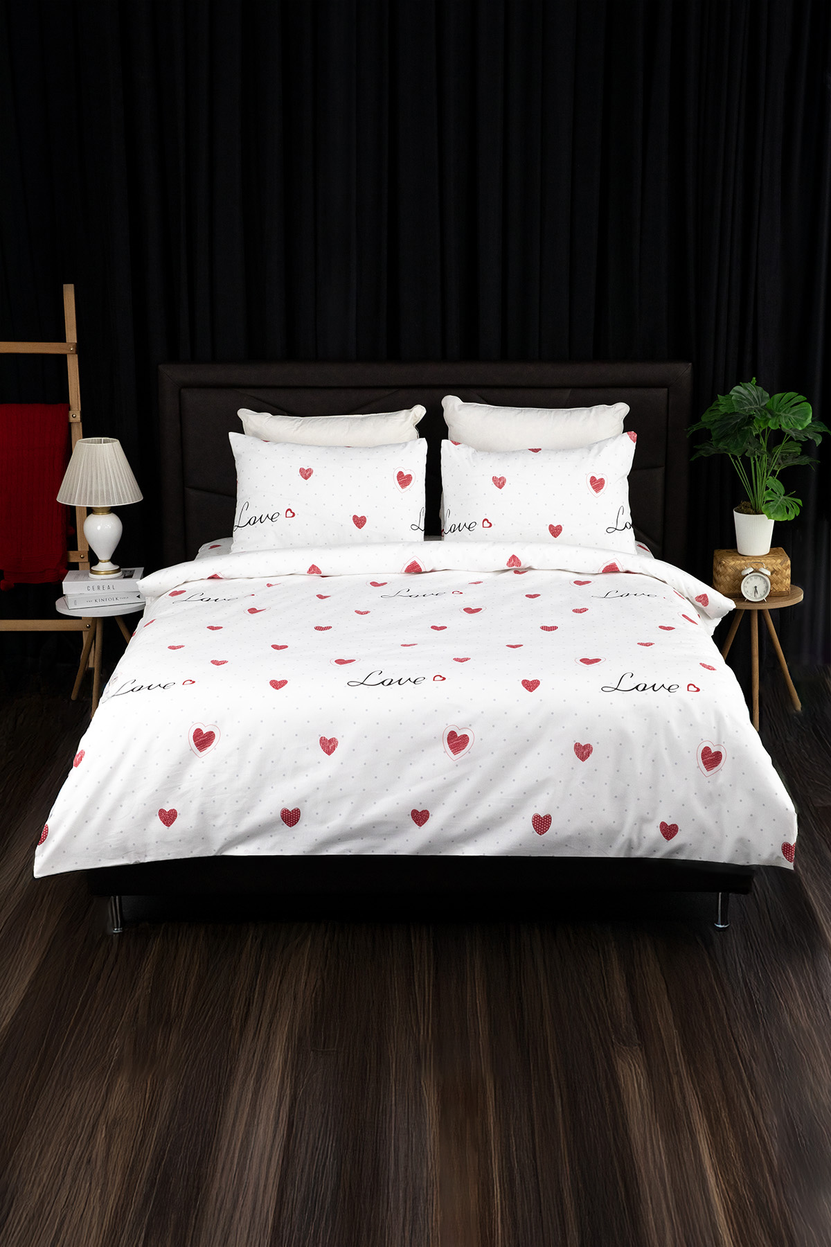 Royal Love Lastikli Çarşaflı Çift Kişilik Nevresim Takımı - Beyaz Royal Love Lastikli Çarşaflı Çift Kişilik Nevresim Takımı - Beyaz