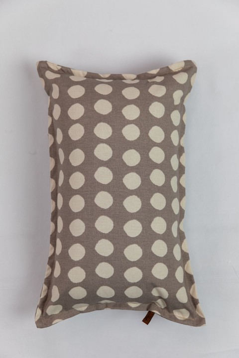 Favora Puantiyeli Kırlent 35x50 Cm - Kahve