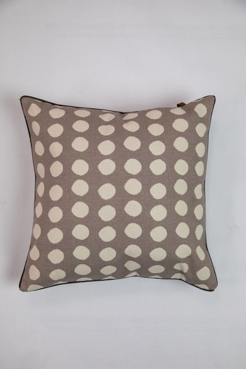 Favora Puantiyeli Kırlent 43x43 Cm - Kahve