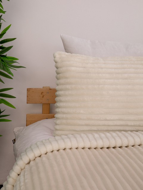 Linda 3 Parça Çift Kişilik Battaniye Seti - Ekru Linda 3 Parça Çift Kişilik Battaniye Seti - Ekru