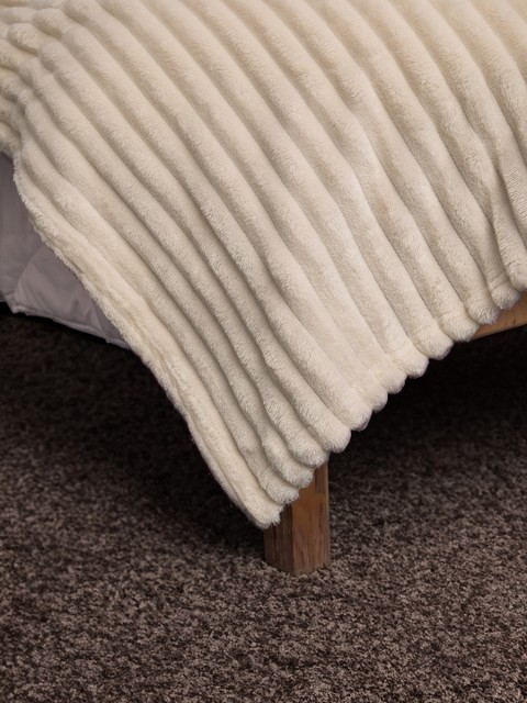 Linda 3 Parça Çift Kişilik Battaniye Seti - Ekru Linda 3 Parça Çift Kişilik Battaniye Seti - Ekru