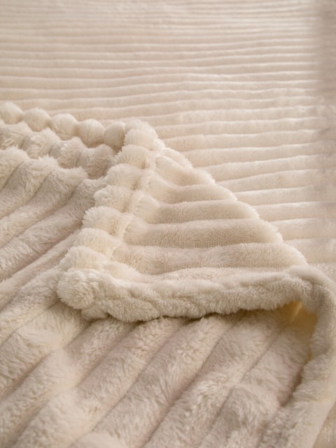 Linda 3 Parça Çift Kişilik Battaniye Seti - Ekru Linda 3 Parça Çift Kişilik Battaniye Seti - Ekru