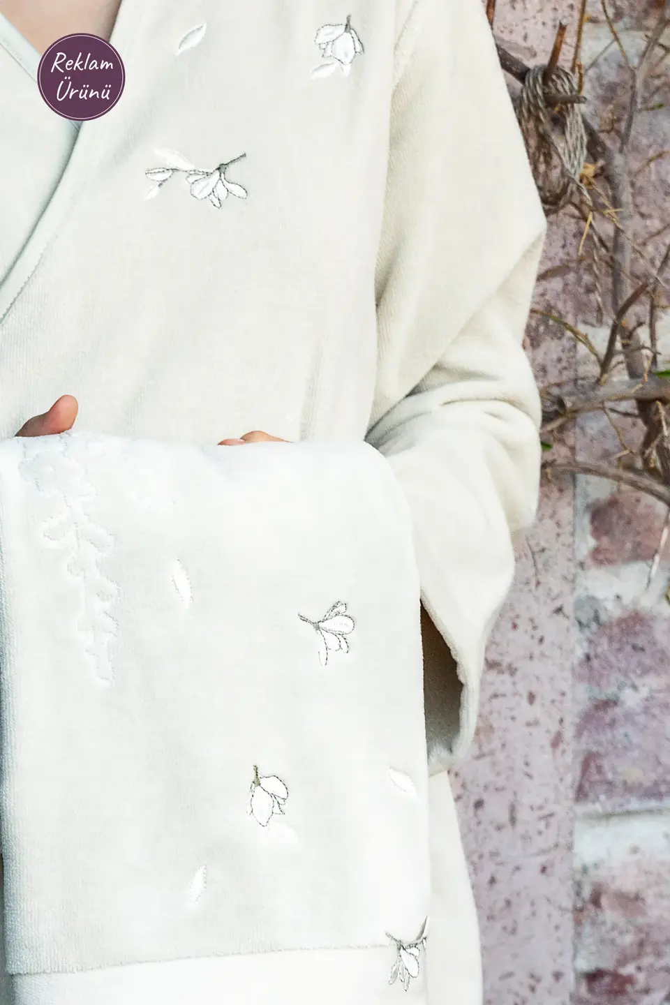 Özdilek White Sakura Kadife Kadın Bornoz Seti - L/XL