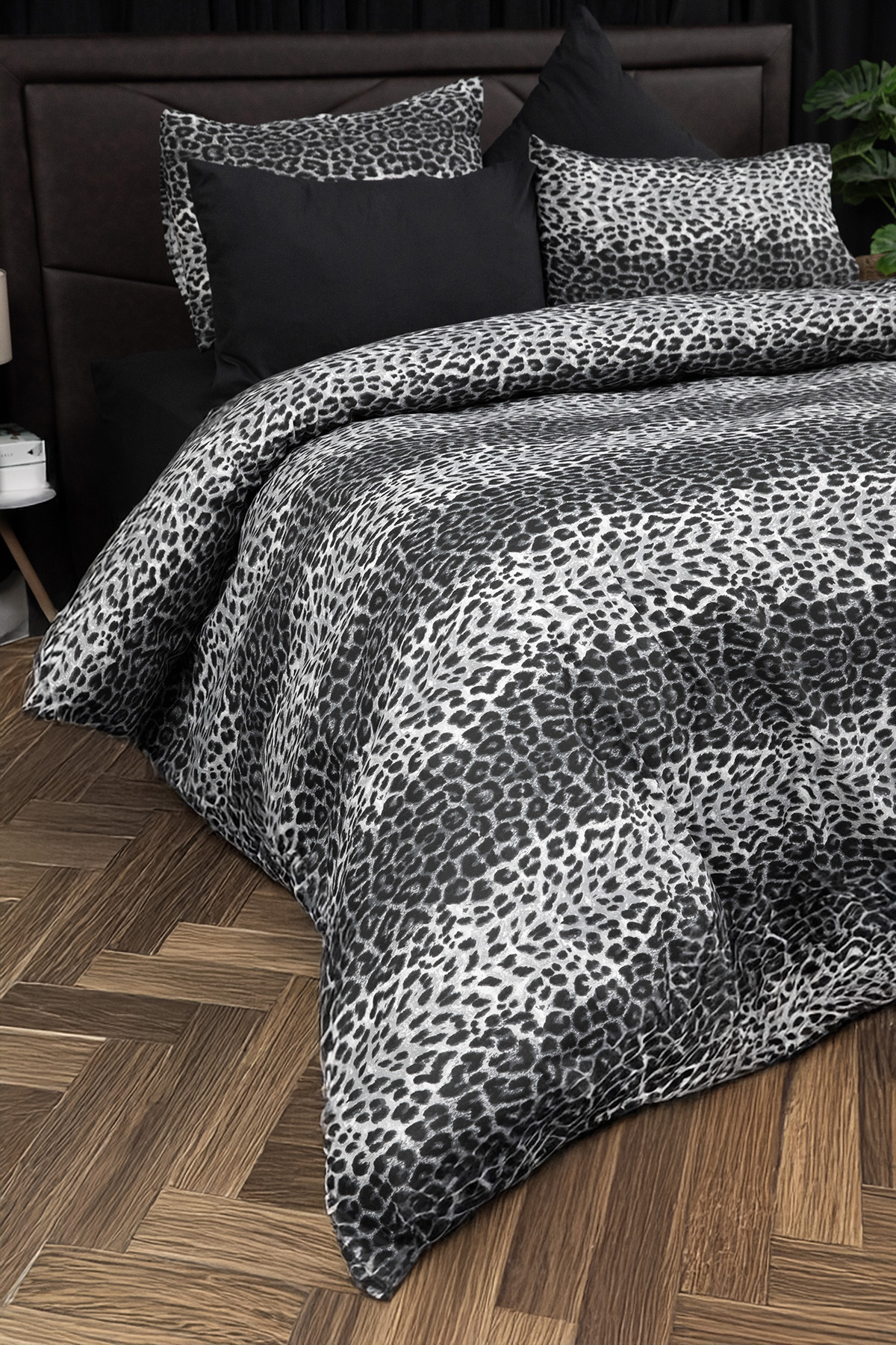 Siyah Leopar Desenli Lastikli Çarşaflı Çift Kişilik Nevresim Takımı Siyah Leopar Desenli Lastikli Çarşaflı Çift Kişilik Nevresim Takımı